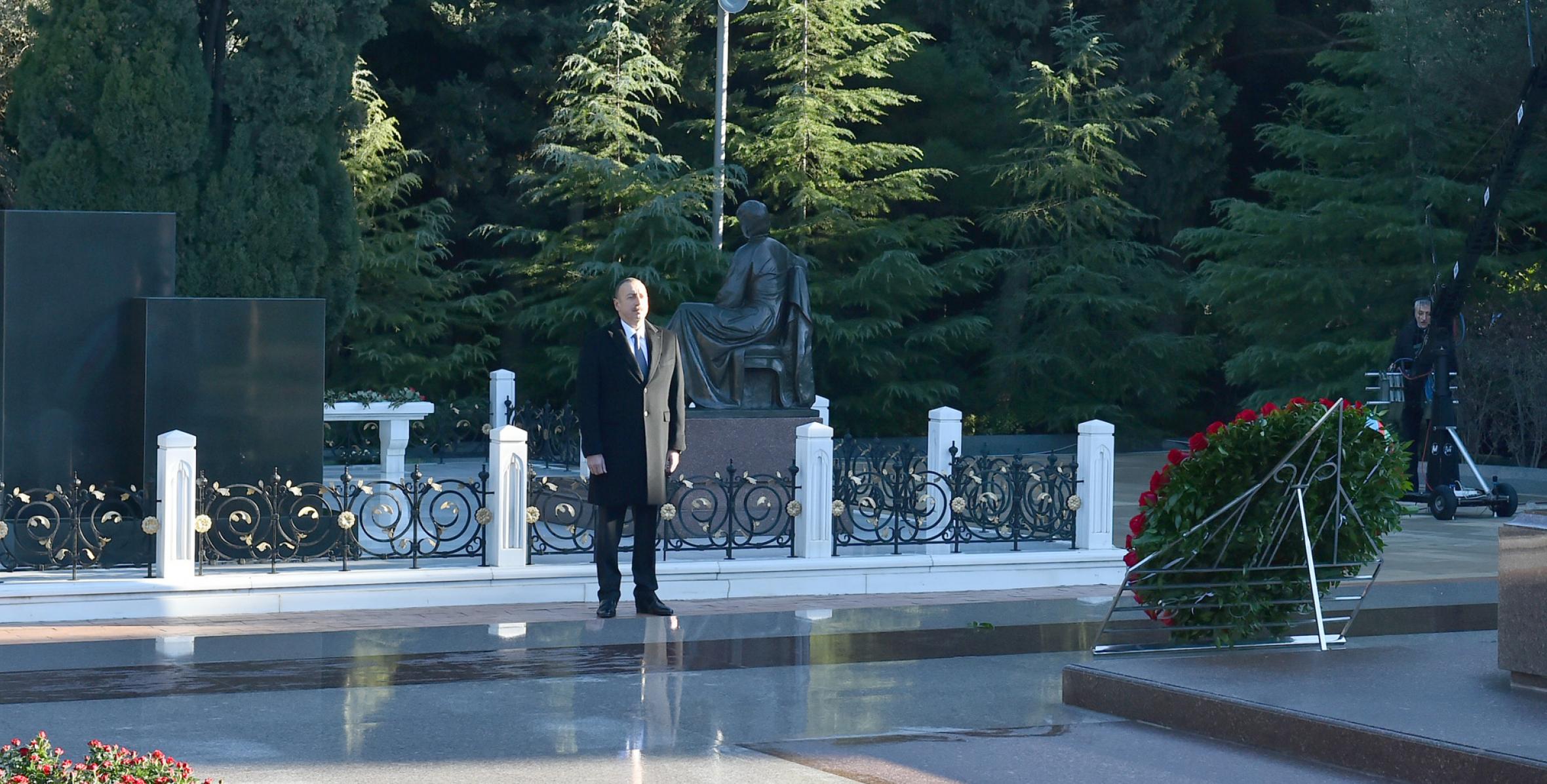 Ilham Aliyev visited grave of national leader Heydar Aliyev
