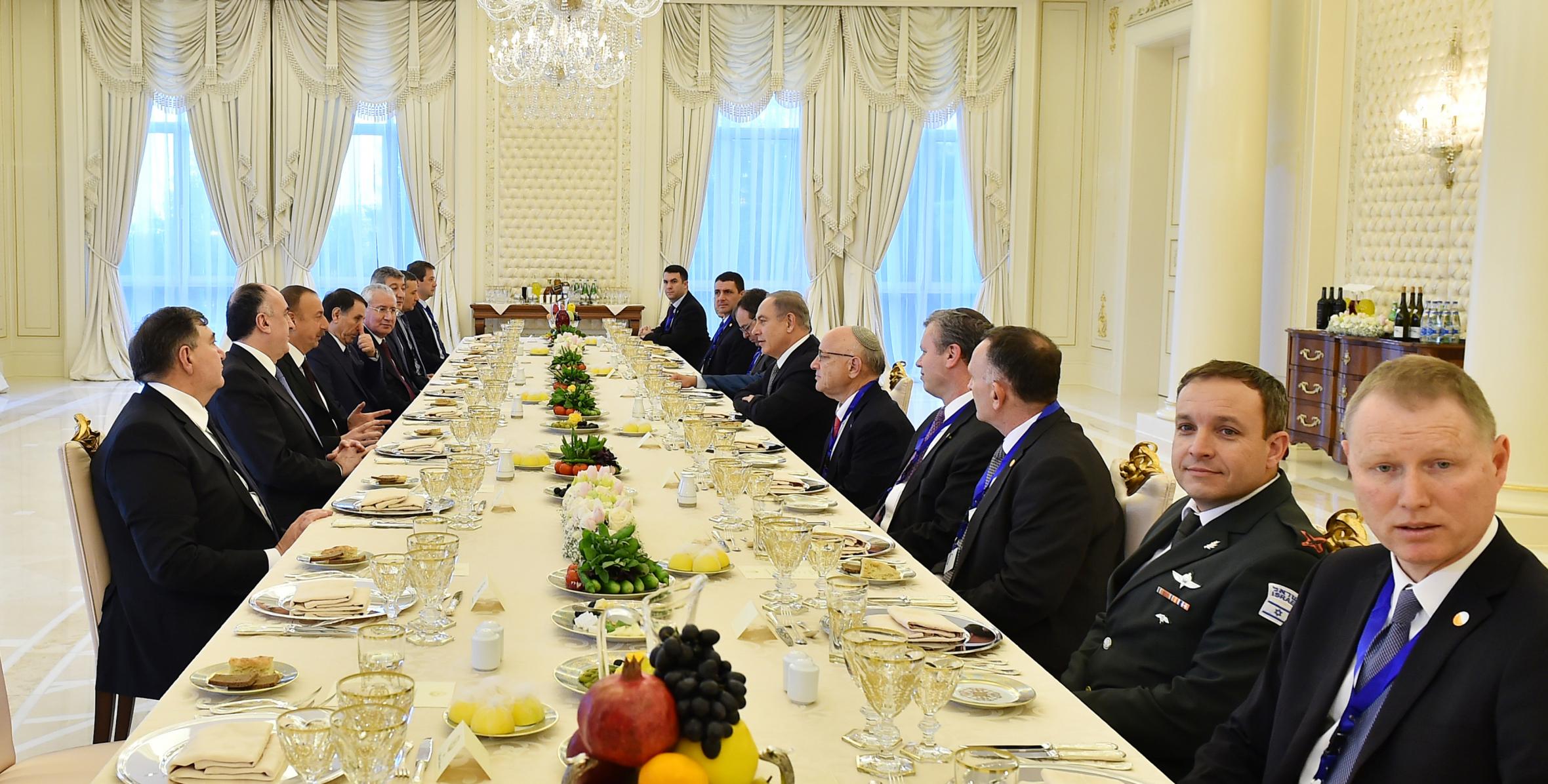 Состоялся совместный рабочий обед Президента Азербайджана Ильхама Алиева с премьер-министром Израиля Биньямином Нетаньяху