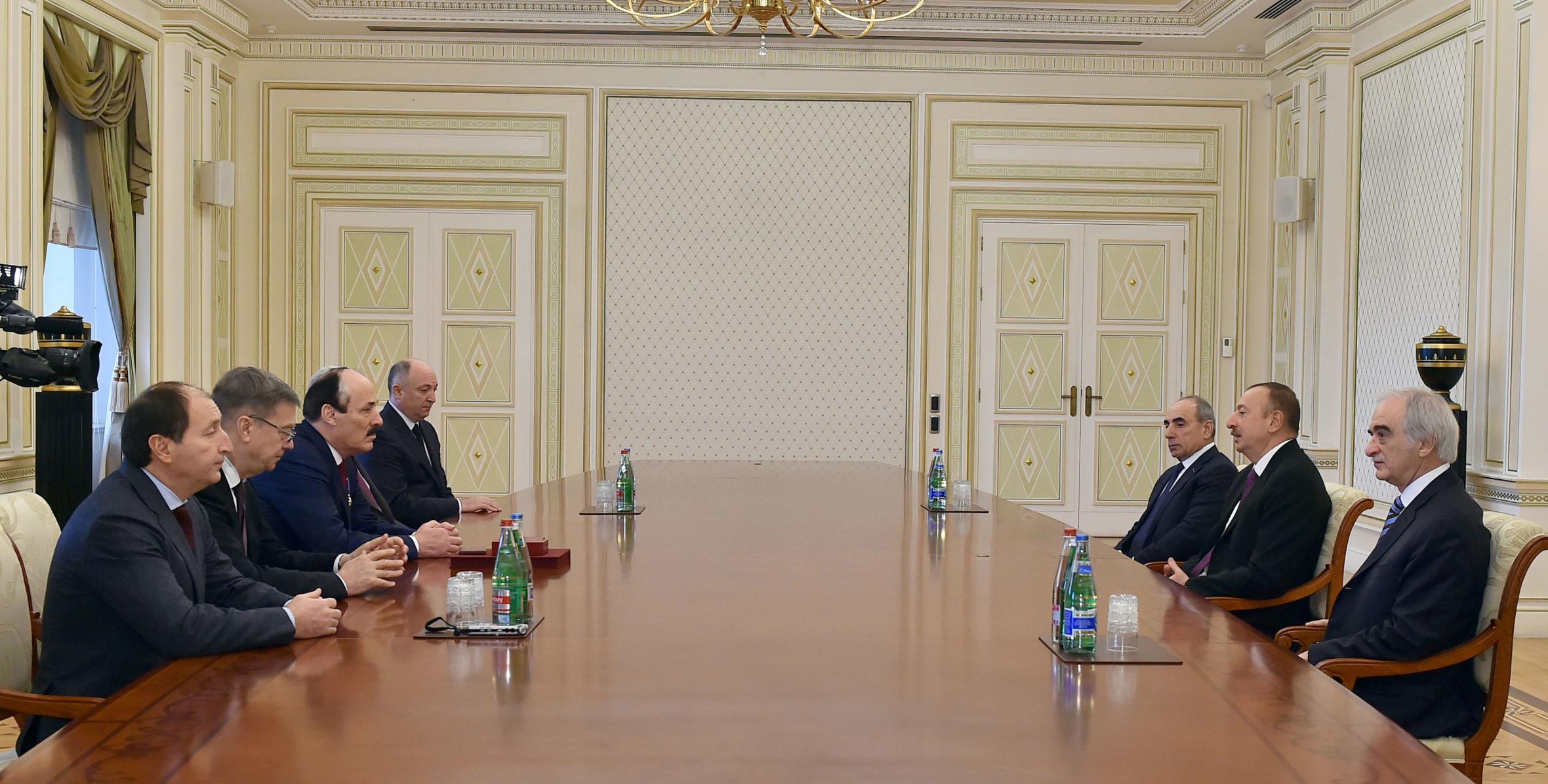 Ильхам Алиев принял делегацию под руководством главы Республики Дагестан Российской Федерации Рамазана Абдулатипова