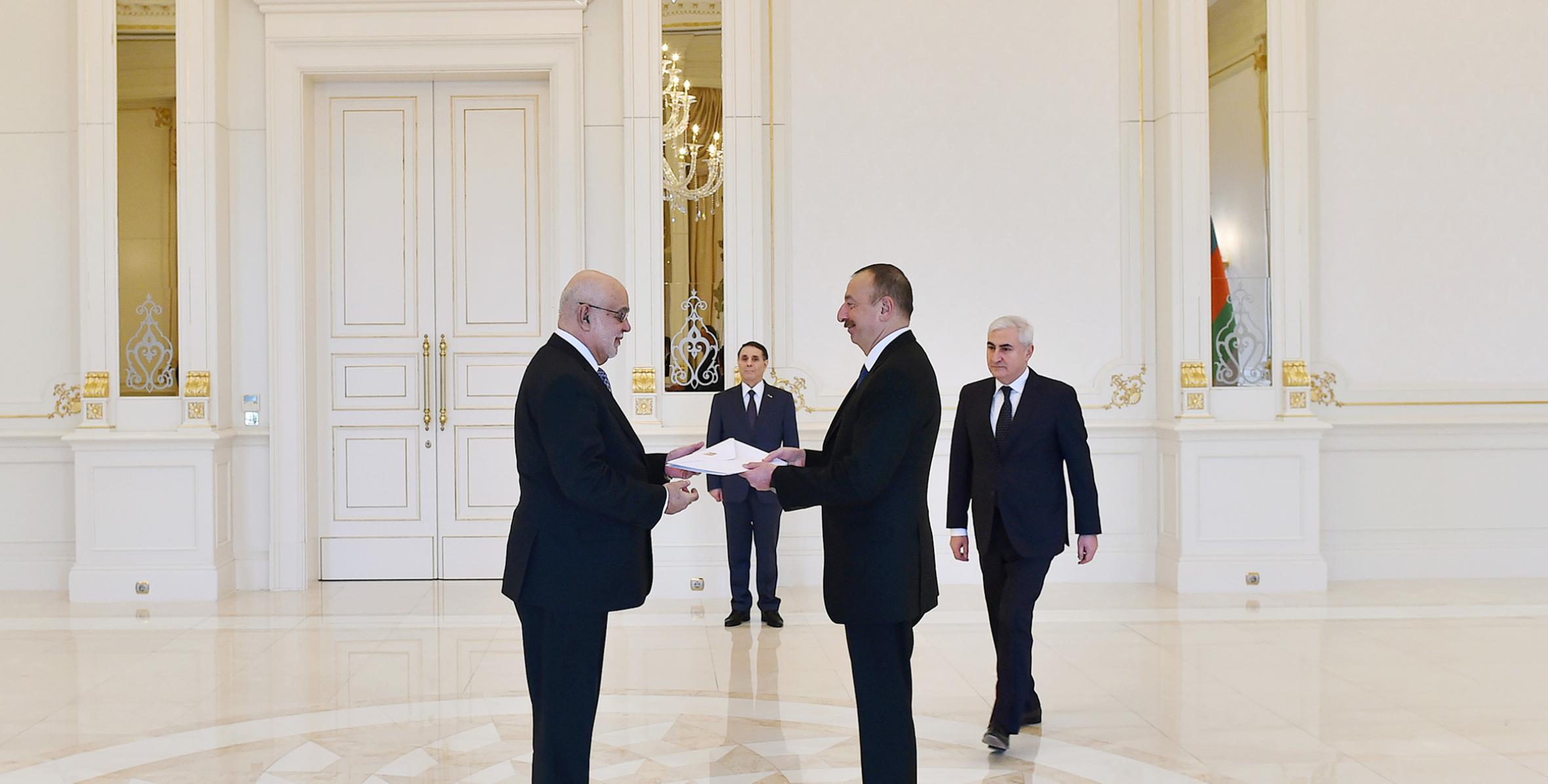 Ильхам Алиев принял верительные грамоты новоназначенного посла Перу в Азербайджане