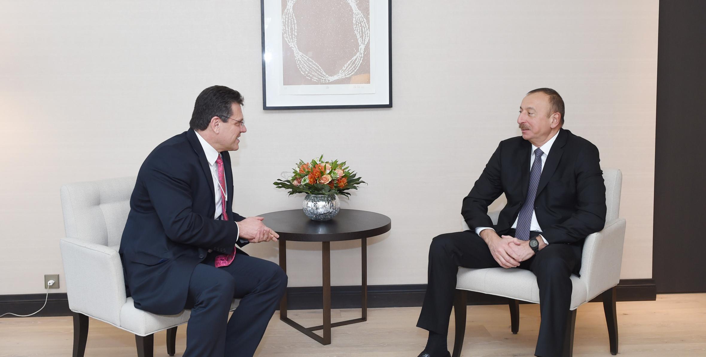 Ильхам Алиев встретился в Давосе с вице-президентом Европейской комиссии по вопросам Энергетического союза