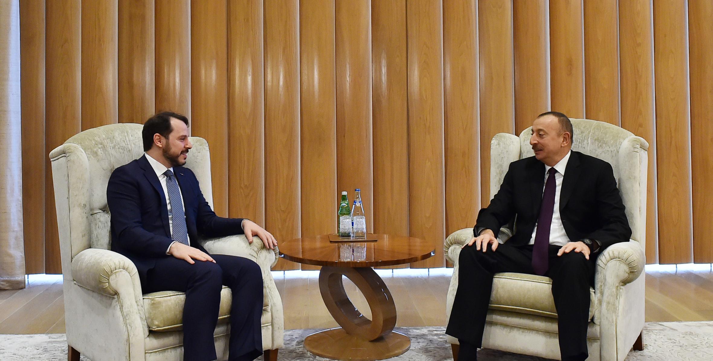 Ильхам Алиев встретился с министром энергетики и природных ресурсов Турции