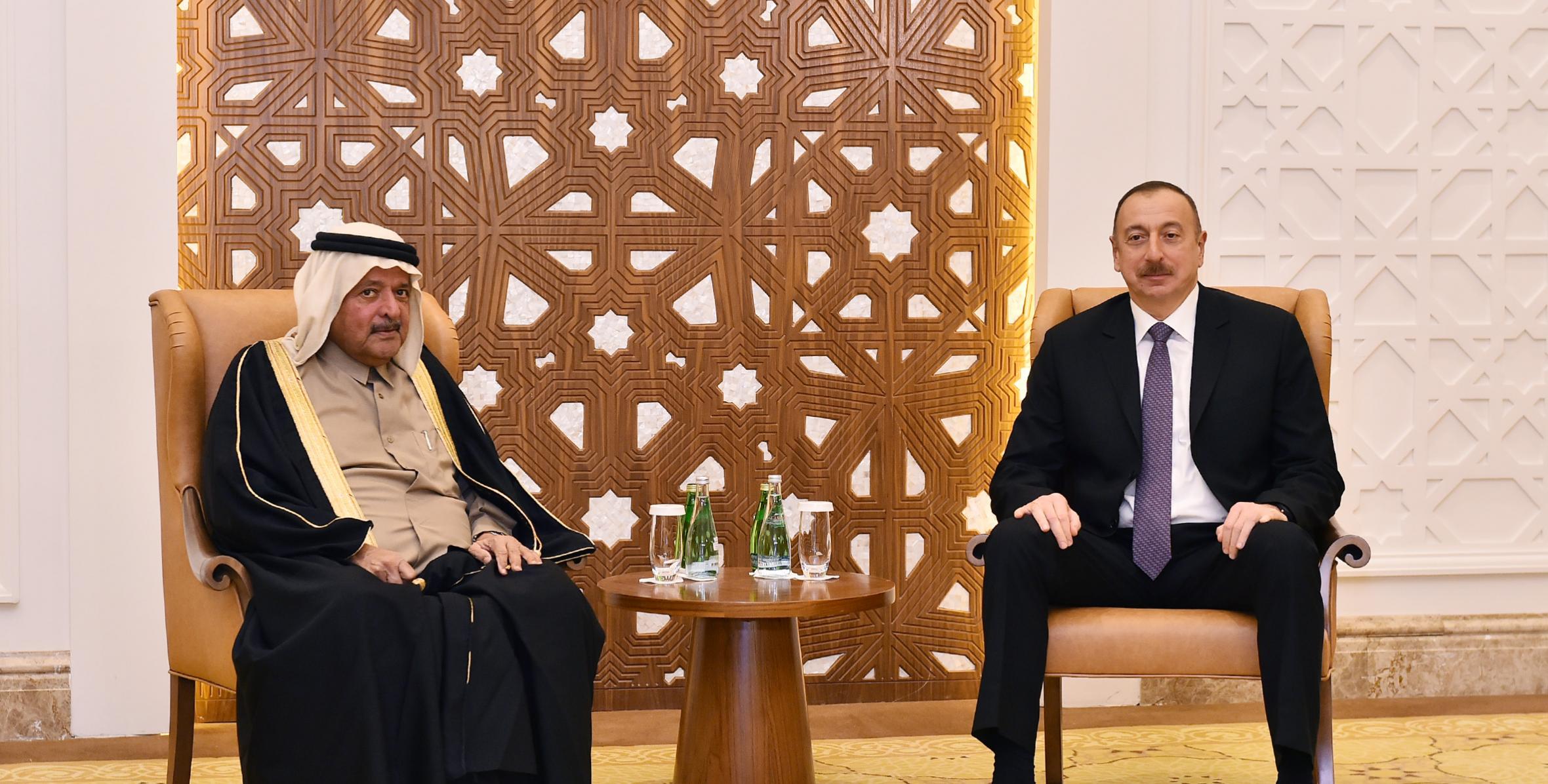 İlham Əliyev Dohada “Al Faisal Holding” şirkətinin rəhbəri və Qətər İş Adamları Assosiasiyasının sədri ilə görüşüb