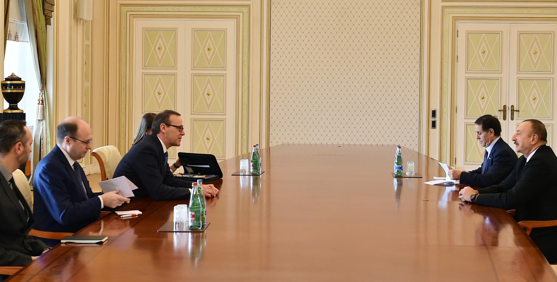 Ильхам Алиев принял заместителя министра иностранных дел Великобритании