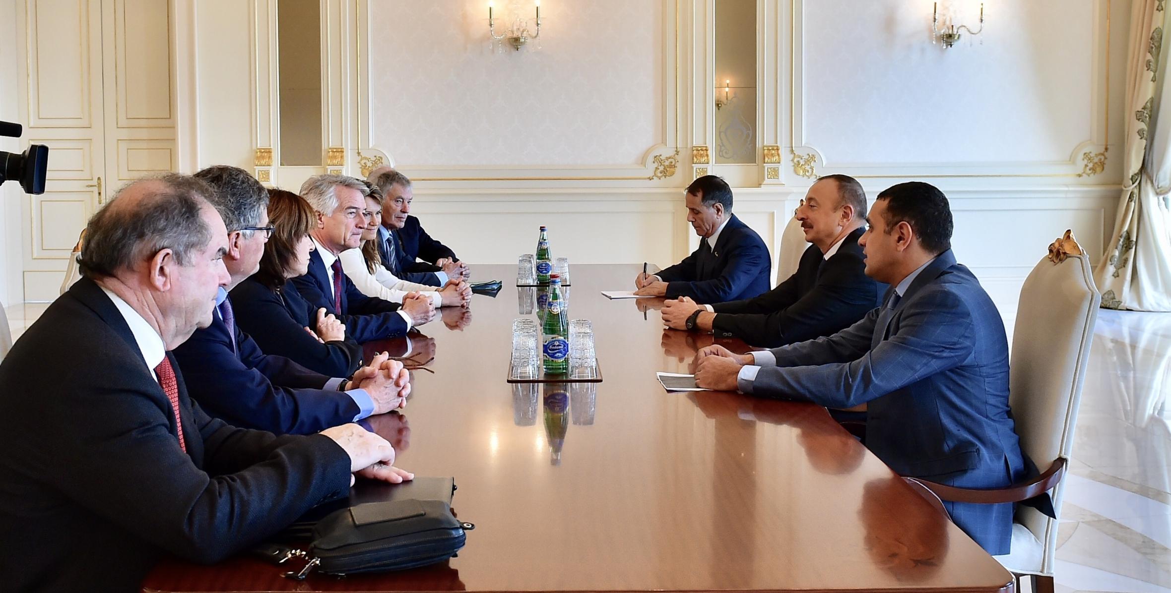 Ильхам Алиев принял делегацию во главе с руководителем группы французско-кавказской дружбы Сената Франции