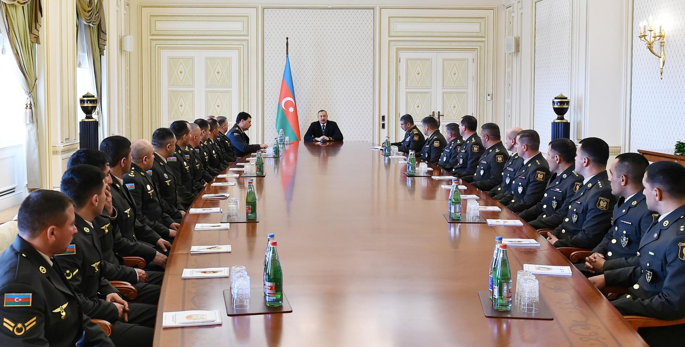 Ильхам Алиев встретился с группой военнослужащих в связи с годовщиной апрельских побед Азербайджанской армии