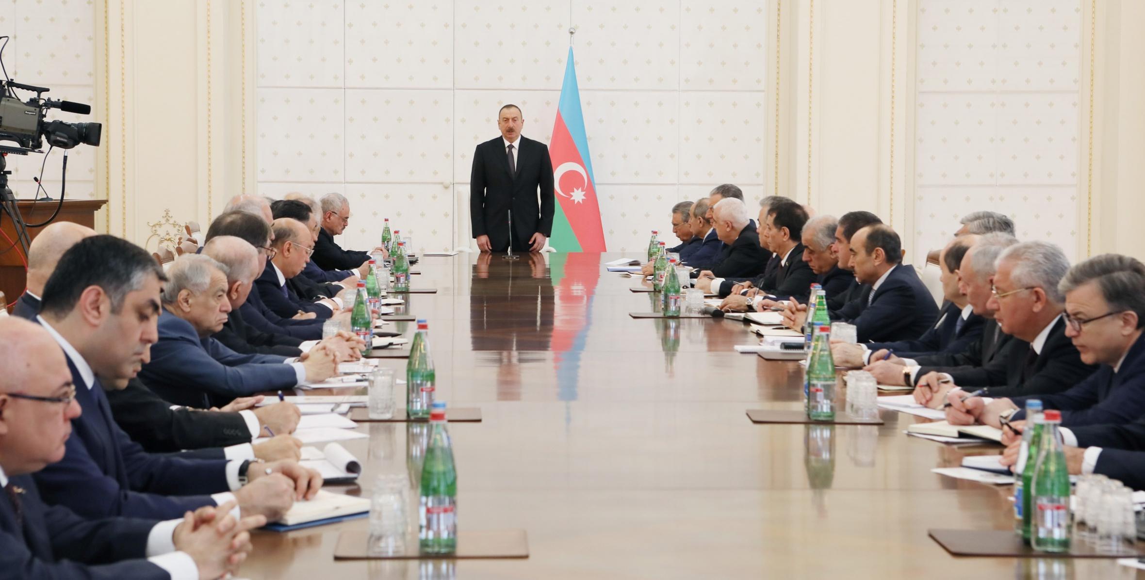 Под председательством Ильхама Алиева состоялось заседание Кабинета Министров, посвященное итогам первого квартала года и предстоящим задачам