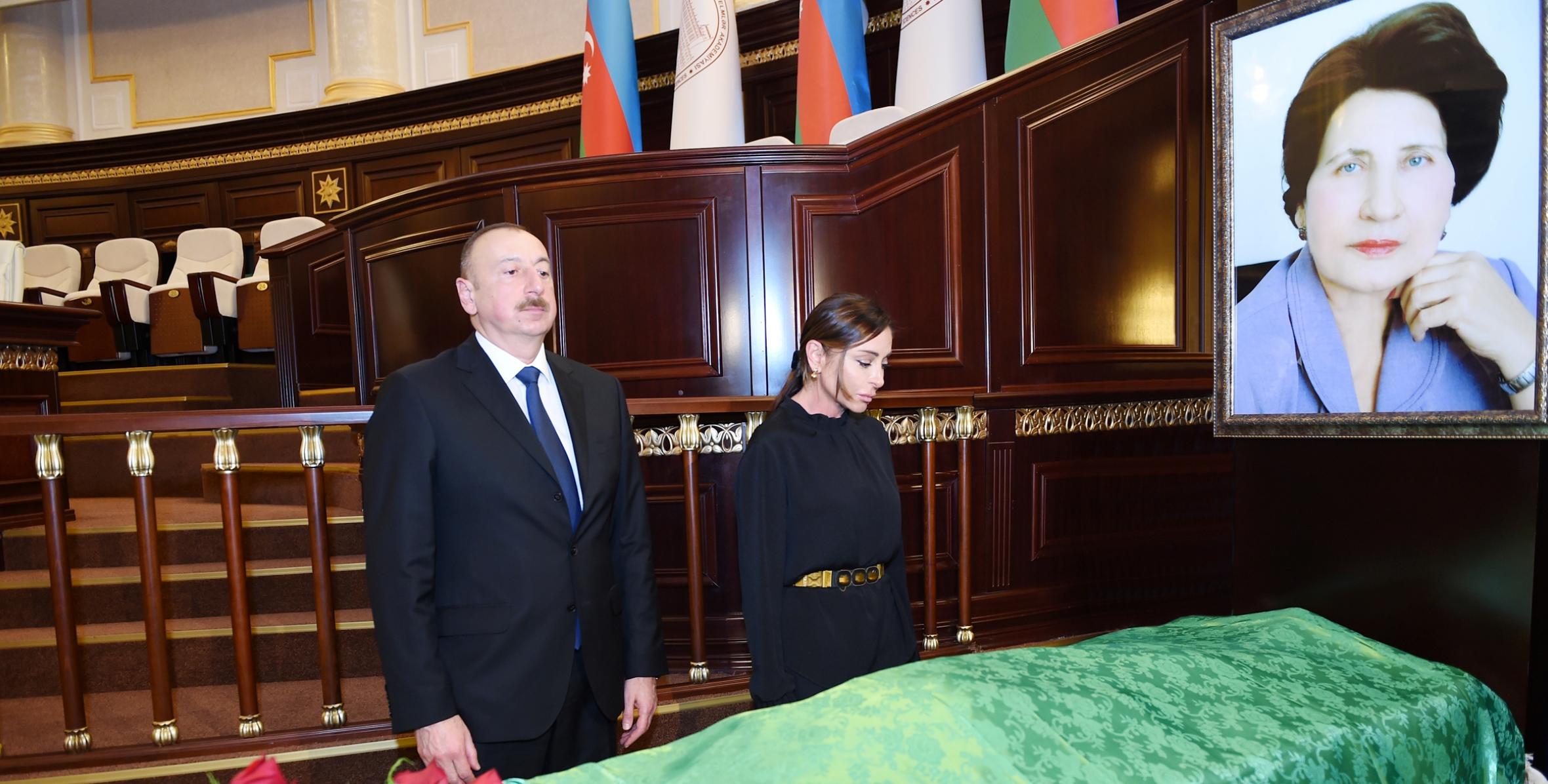 Ильхам Алиев принял участие в церемонии прощания с известным ученым, академиком Рафигой Алиевой