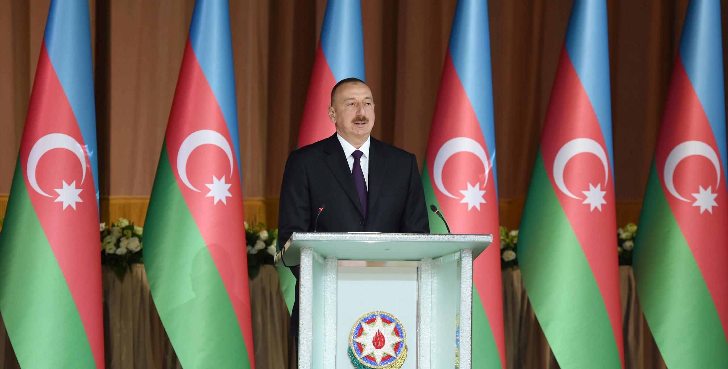 Ильхам Алиев принял участие в официальном приеме по случаю 28 Мая – Дня Республики