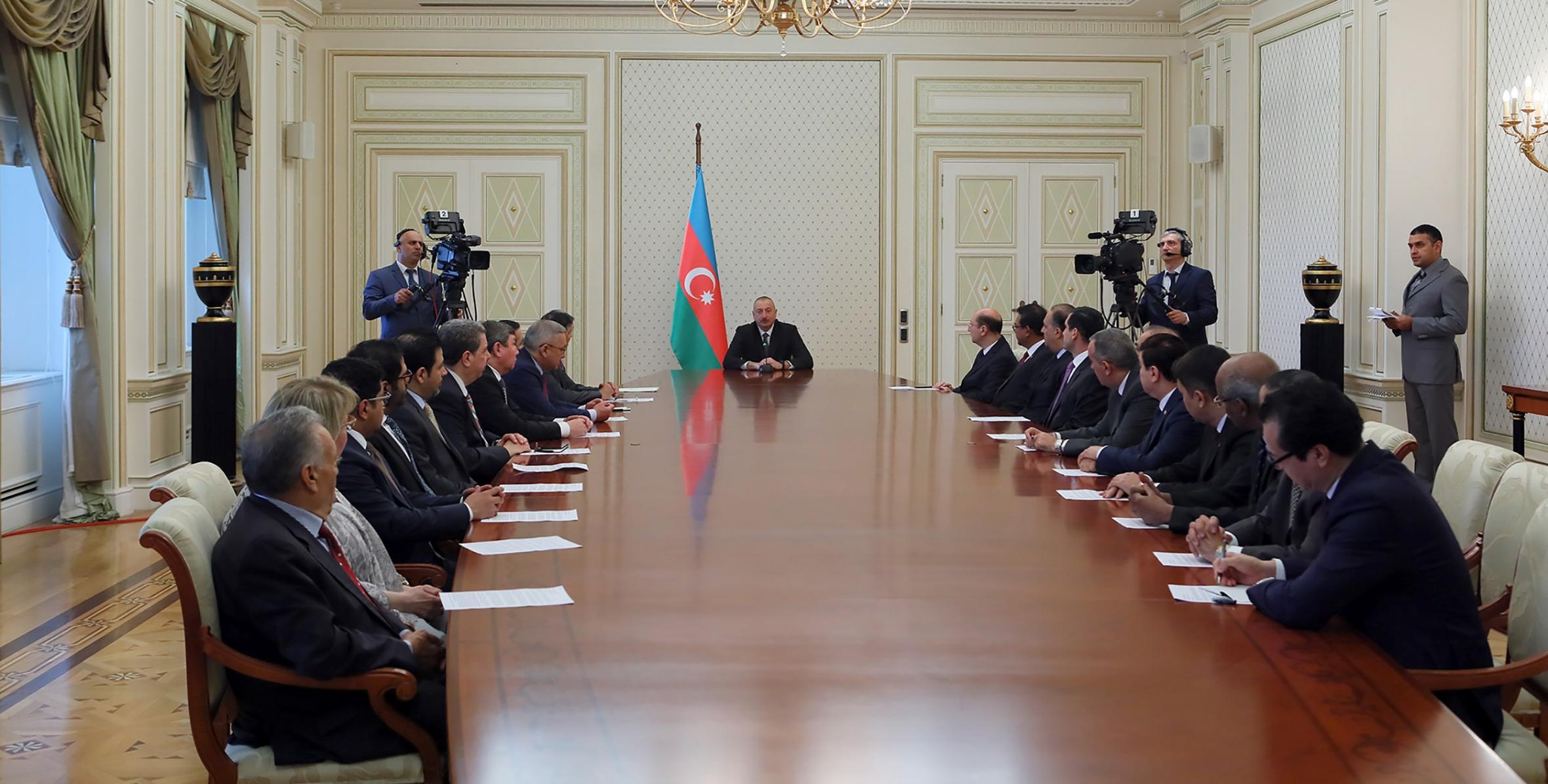 Ильхам Алиев принял послов и руководителей дипломатических представительств мусульманских стран в Азербайджане