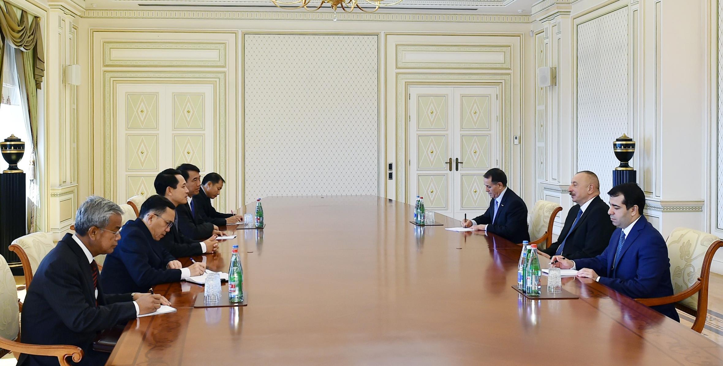 Ilham Aliyev received delegation led by Lao foreign minister