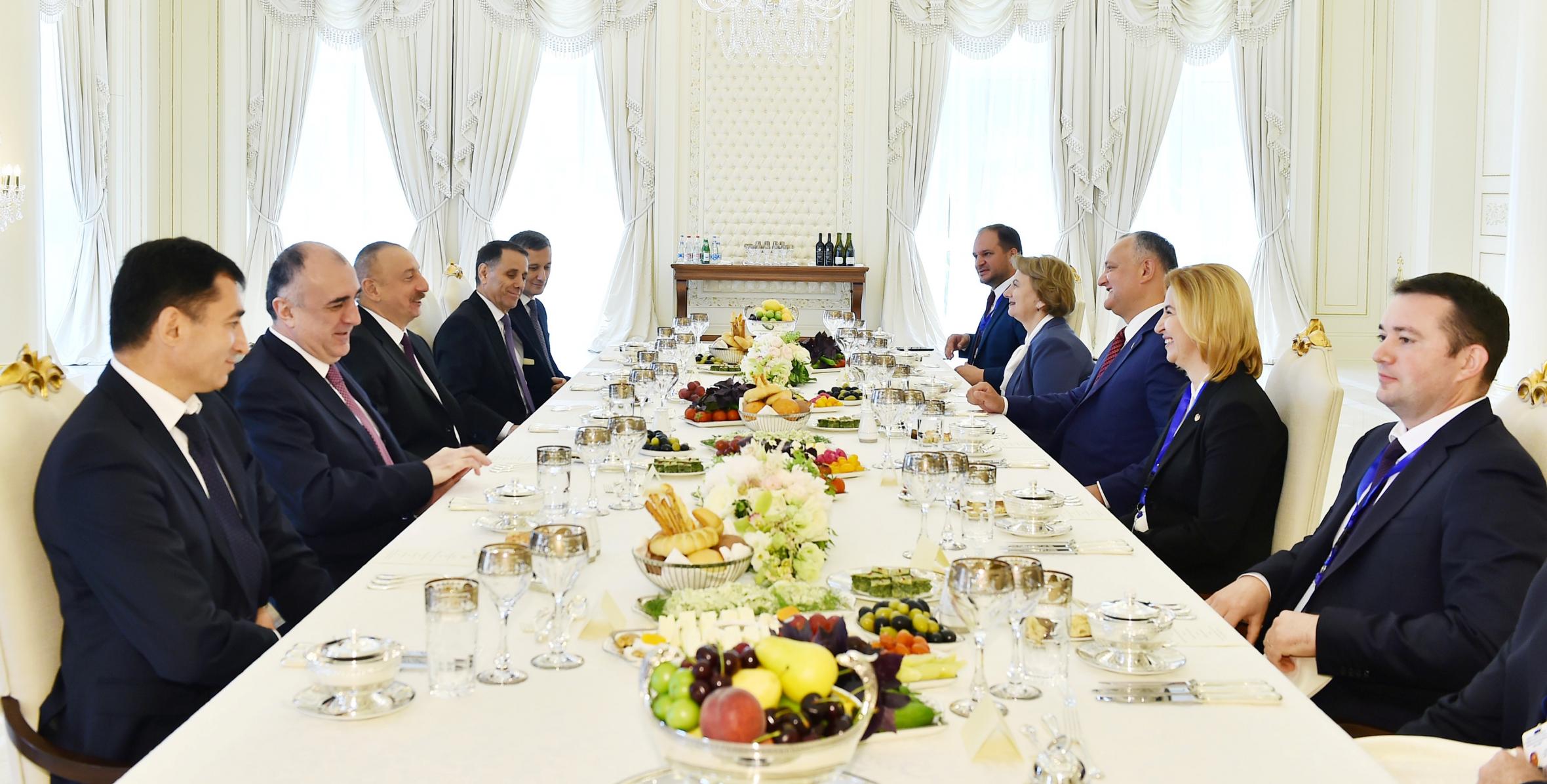 От имени Ильхама Алиева был дан официальный обед в честь Президента Республики Молдова Игоря Додона