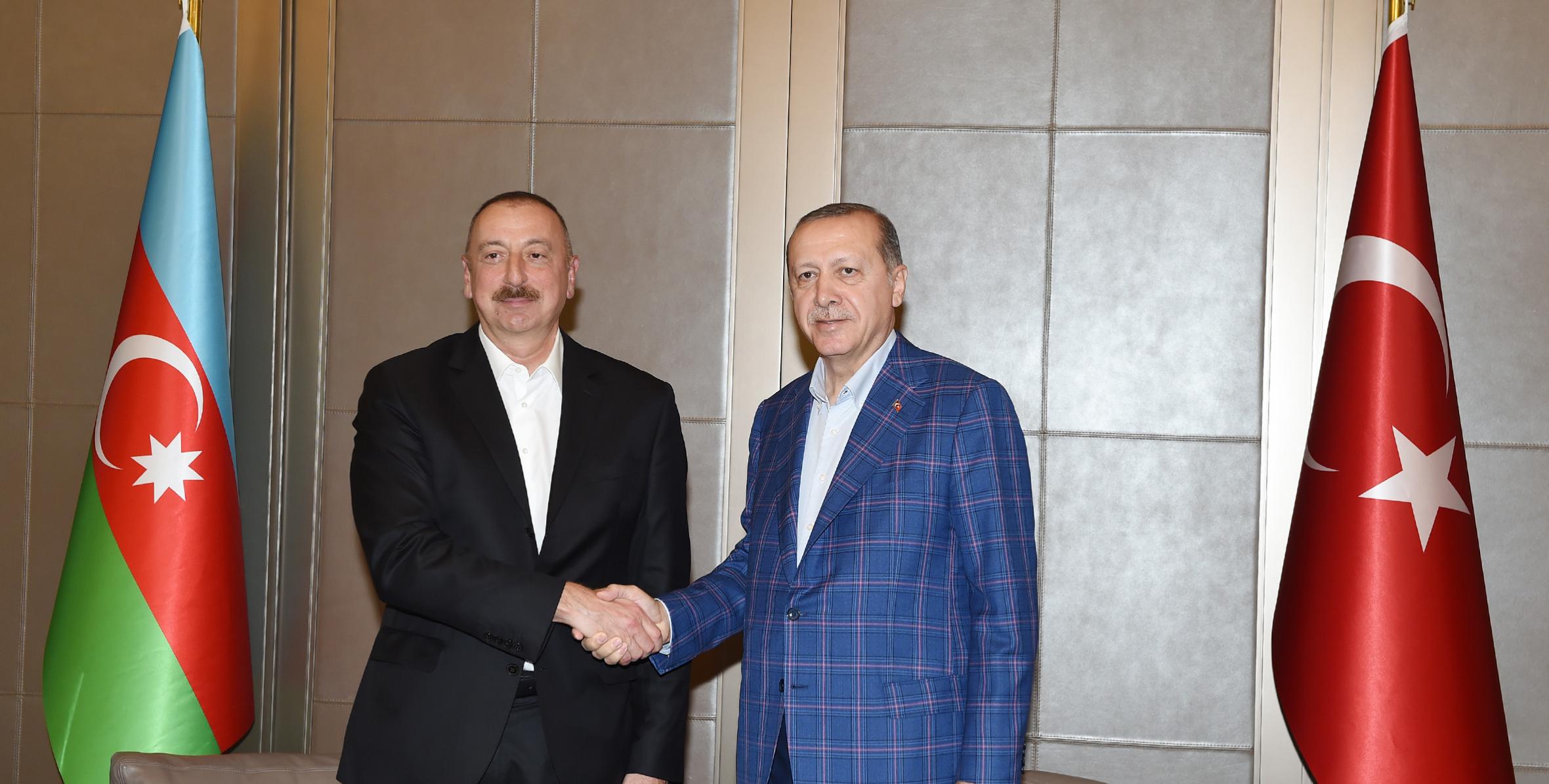 Ильхам Алиев встретился с Президентом Турции Реджепом Тайипом Эрдоганом, состоялся совместный ужин