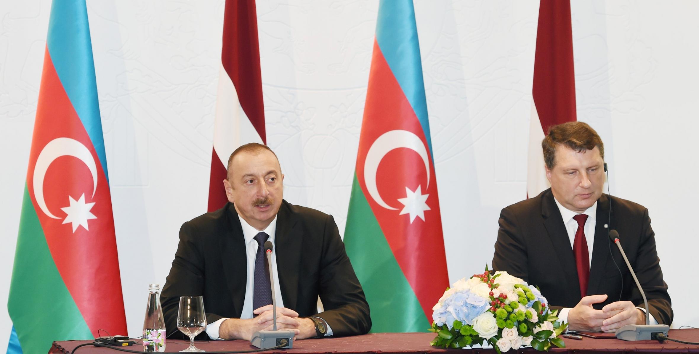 Azerbaijani, Latvian presidents made press statements