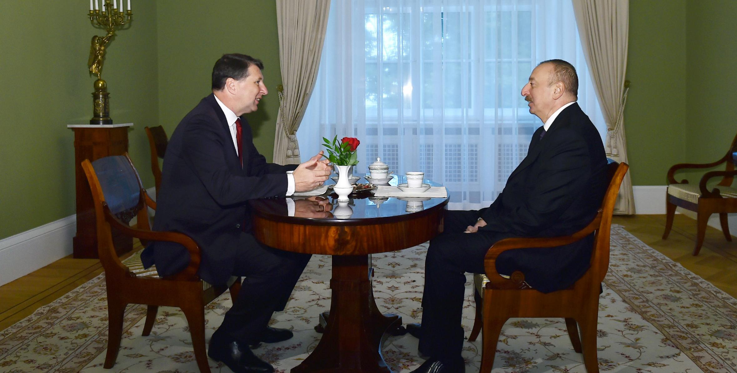 Состоялась встреча Ильхама Алиева и Президента Латвийской Республики Раймондса Вейониса один на один