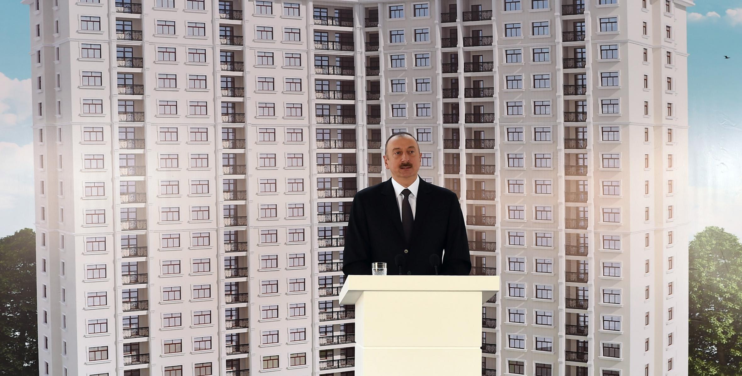 Ильхам Алиев принял участие в церемонии распределения квартир по случаю Дня национальной печати в очередном здании, построенном для журналистов