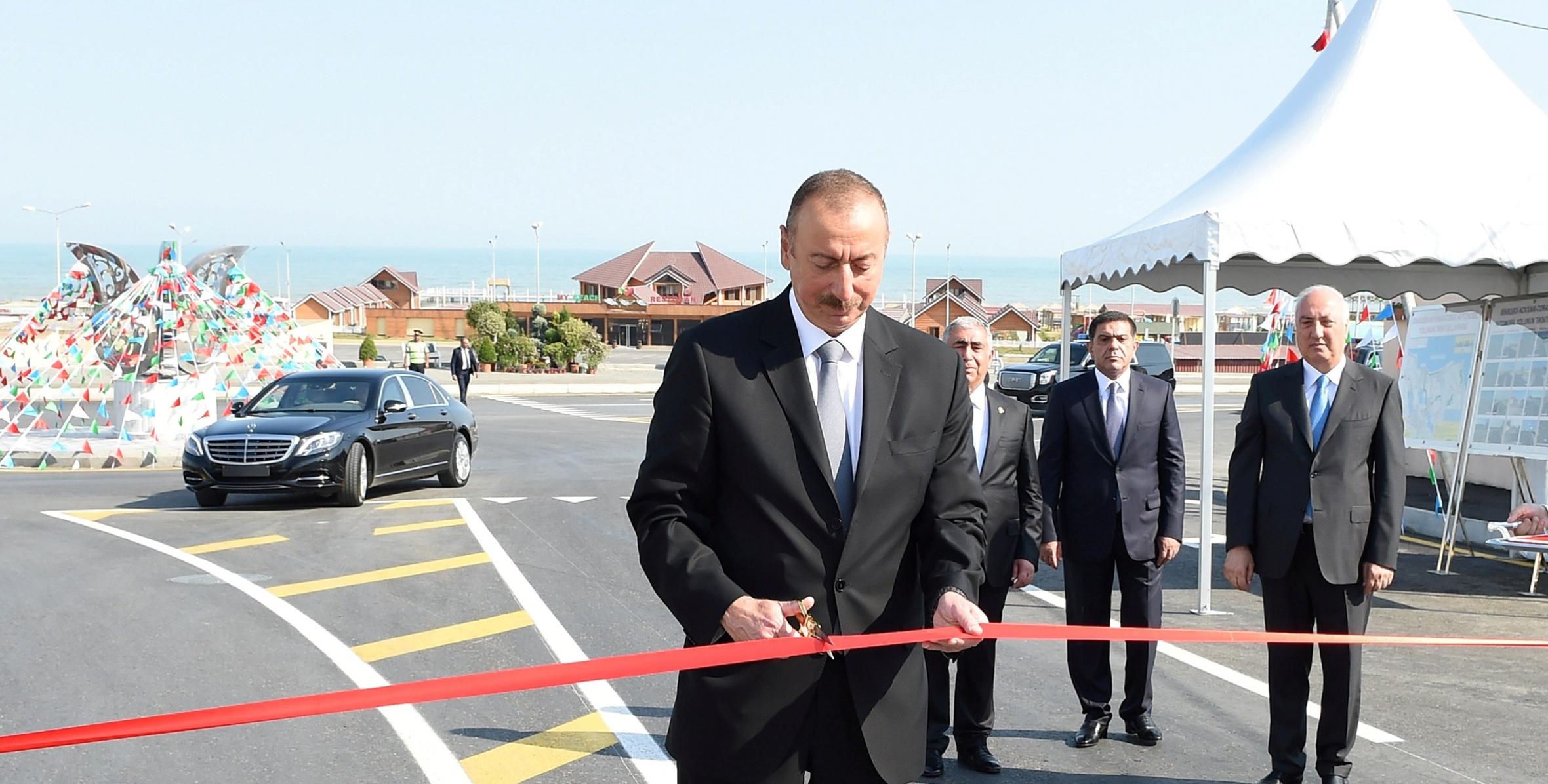 Ильхам Алиев принял участие в открытии реконструированных дорог Пиршаги-Новханы и Бинагади-Новханы-Джорат
