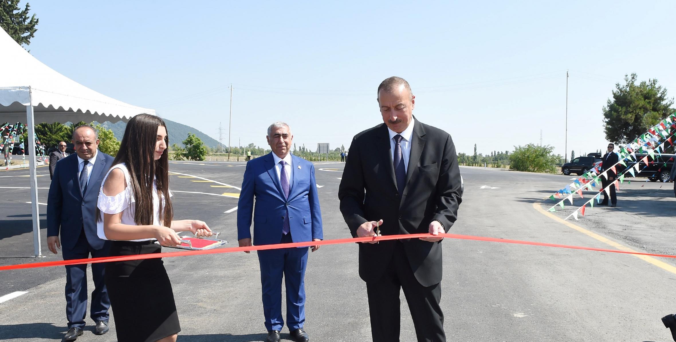 İlham Əliyev Qorağan-Qax-Zaqatala avtomobil yolunun Qorağan-Qax hissəsinin açılışında iştirak edib
