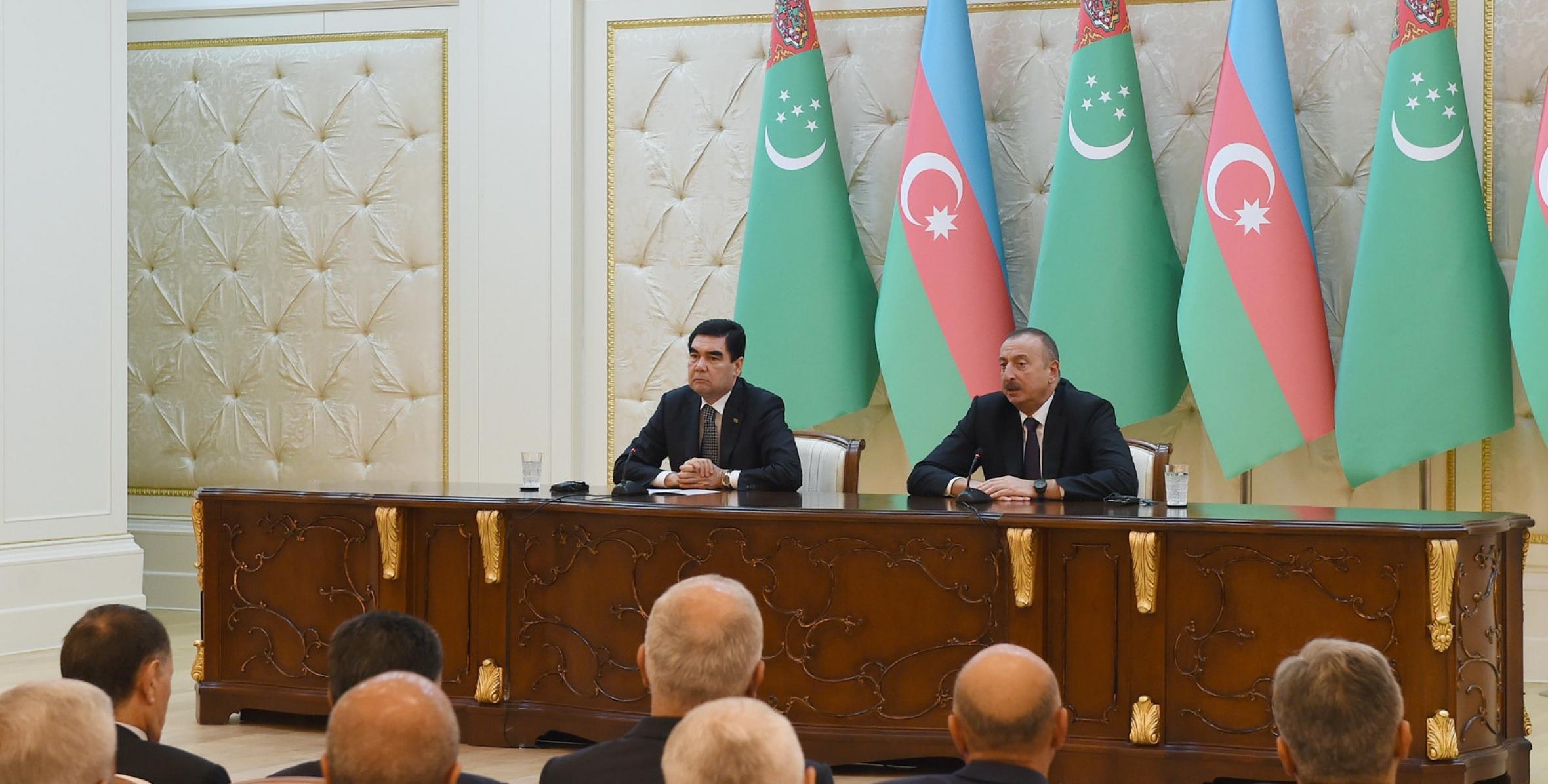 Ильхам Алиев и Президент Гурбангулы Бердымухамедов выступили с заявлениями для печати