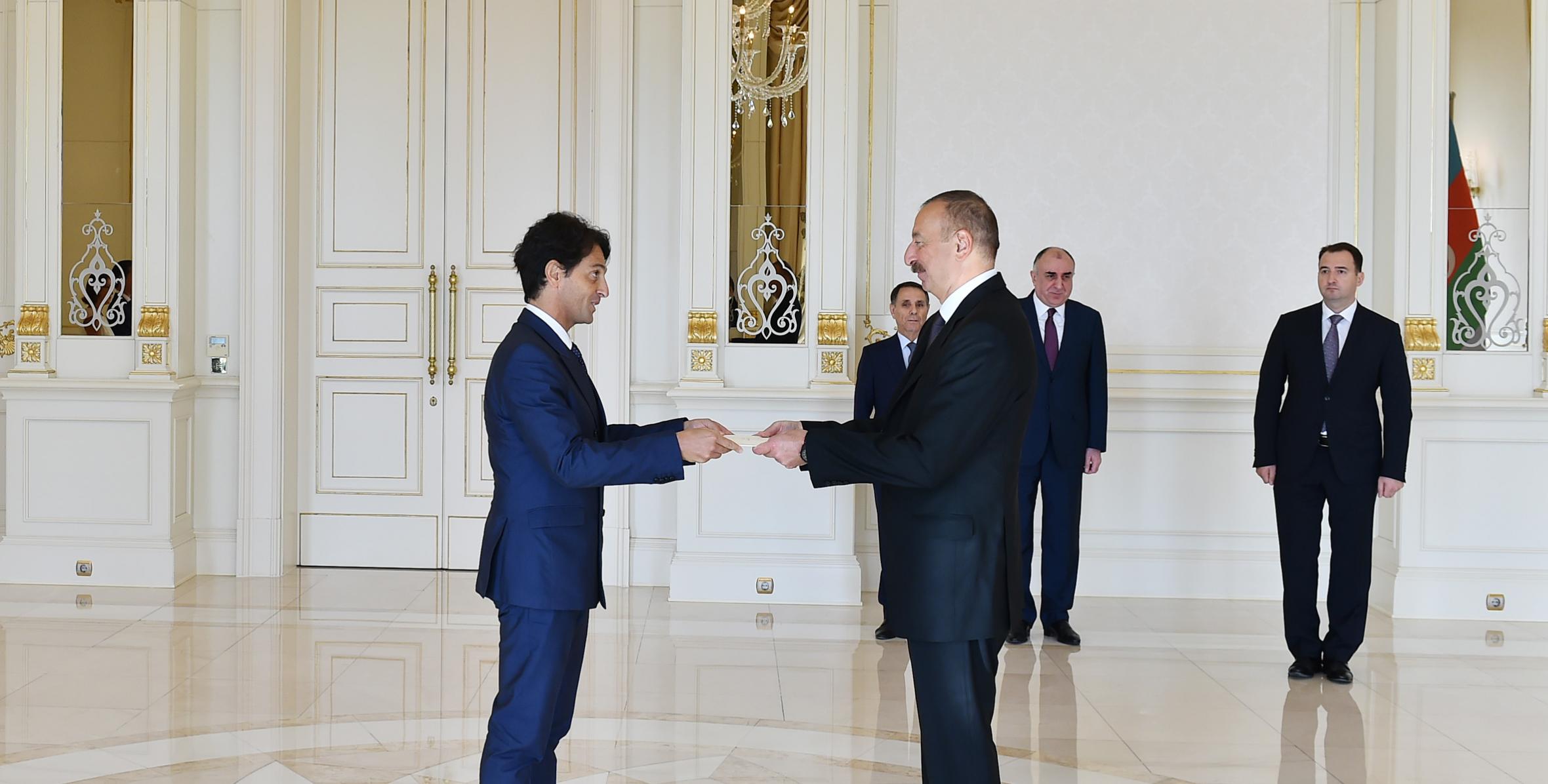 Ильхам Алиев принял верительные грамоты новоназначенного посла Италии в Азербайджане