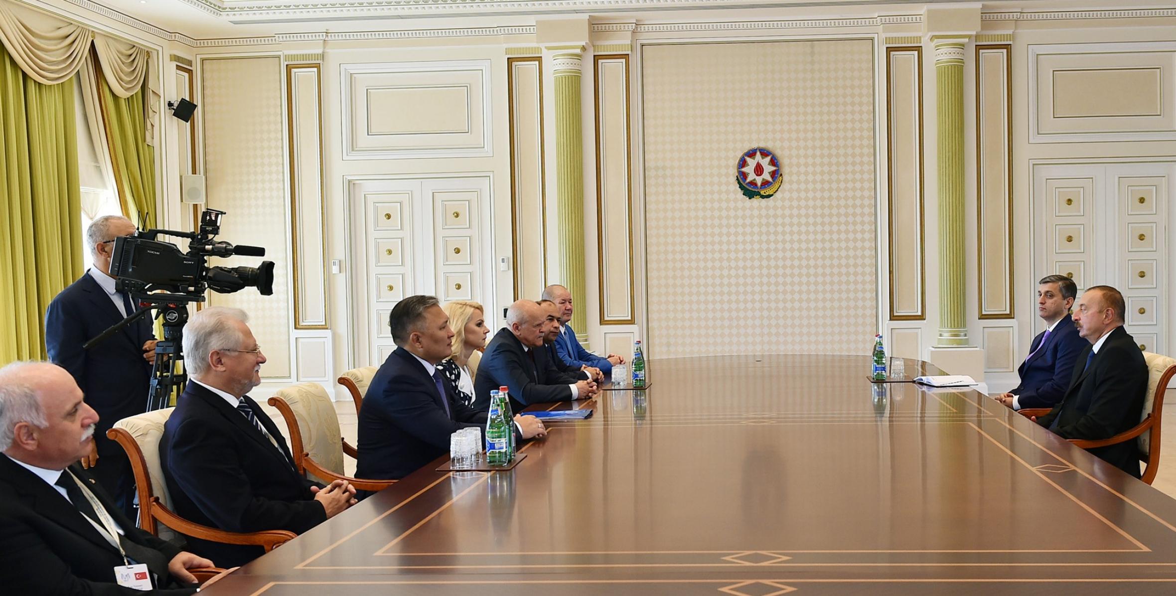 Ильхам Алиев принял участников Бакинской сессии Совета руководителей Высших органов финансового контроля государств СНГ