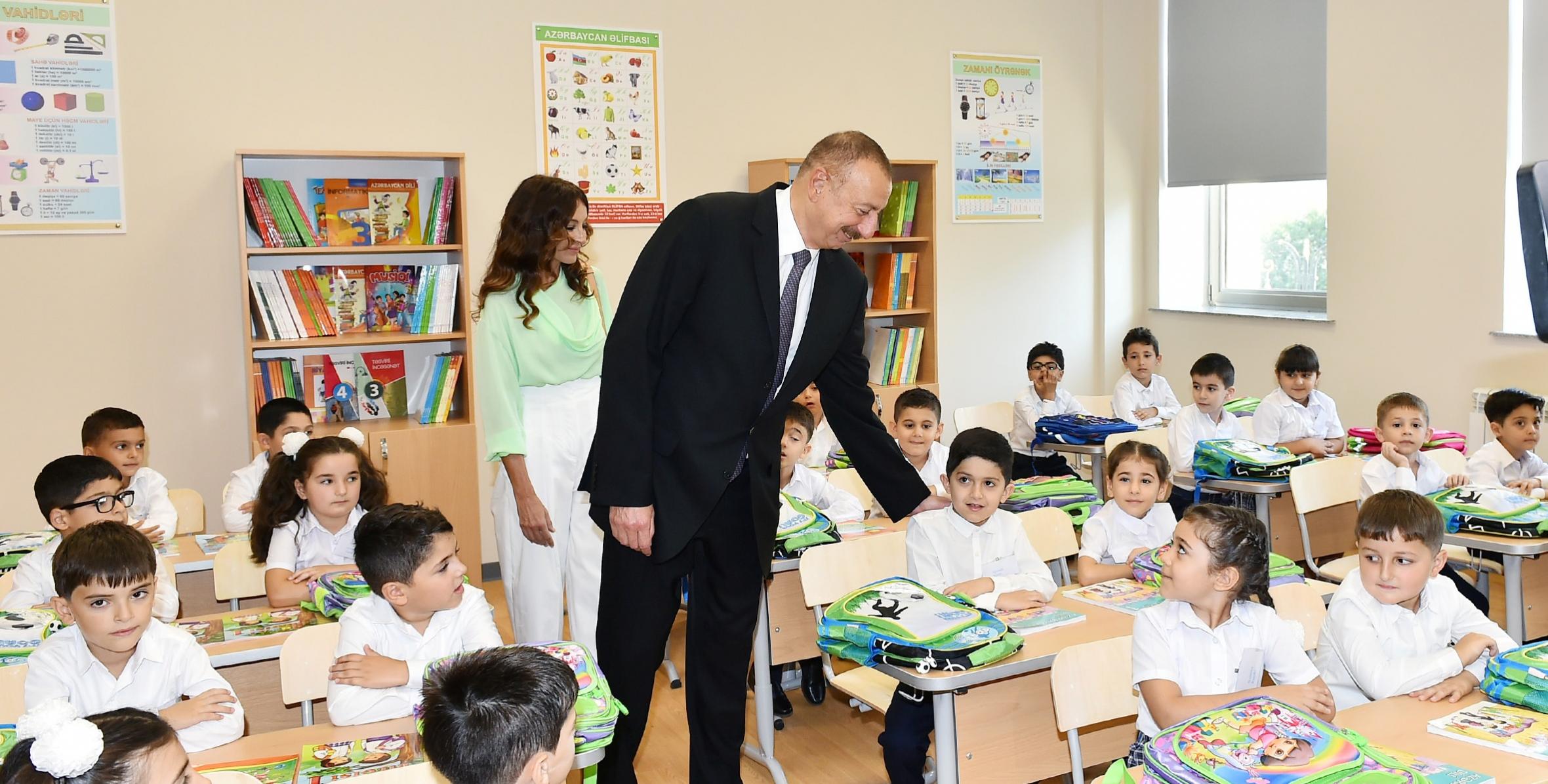 Ильхам Алиев принял участие в открытии нового здания школы-лицея номер 20 имени Арифа Гусейнзаде