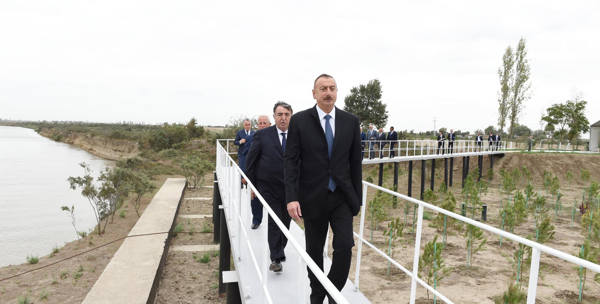 Ильхам Алиев принял участие в церемонии подачи воды для орошения на посевные участки Нефтчалинского района