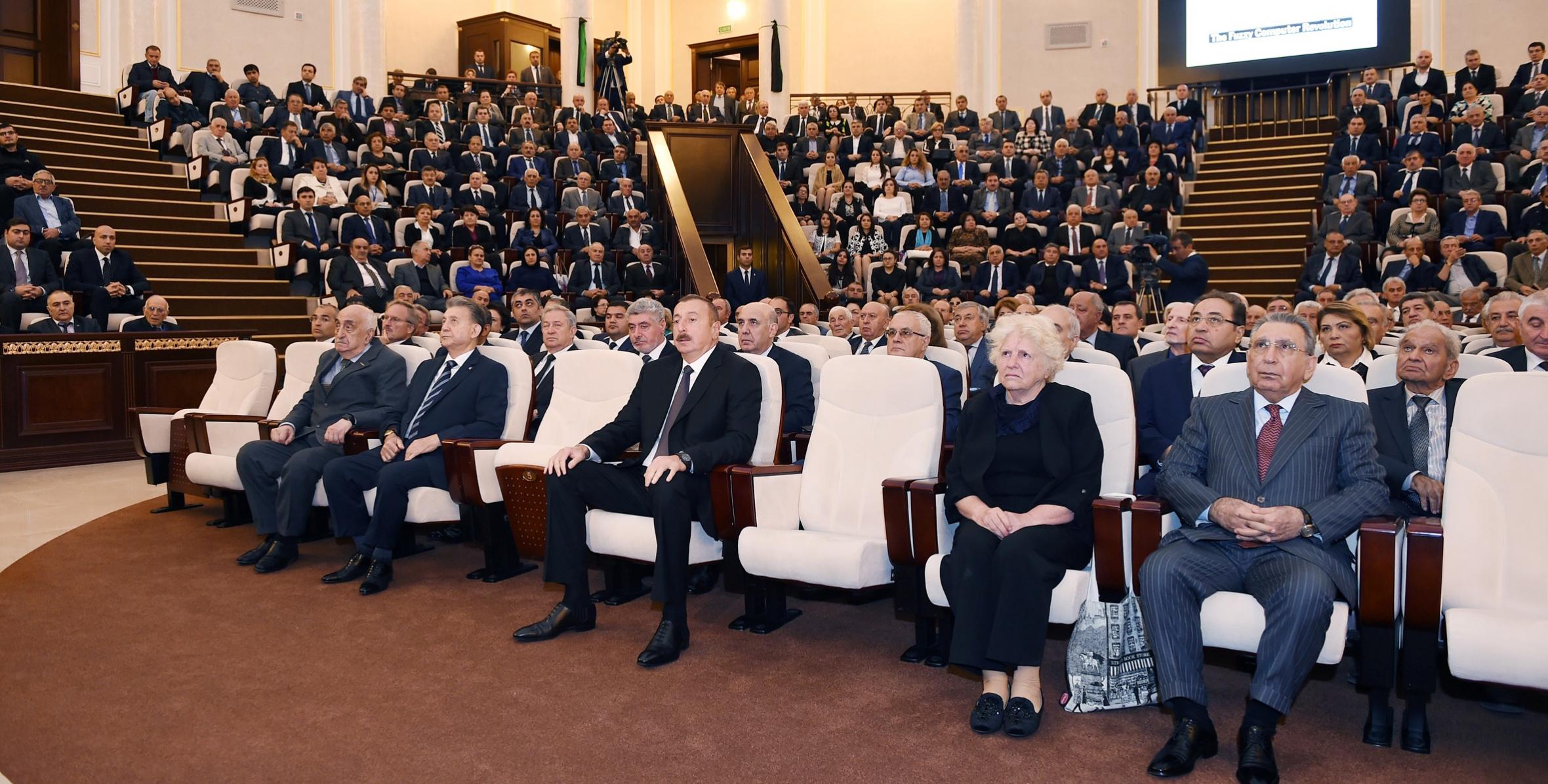Ильхам Алиев принял участие в церемонии прощания со всемирно известным азербайджанским ученым Лютфи Заде