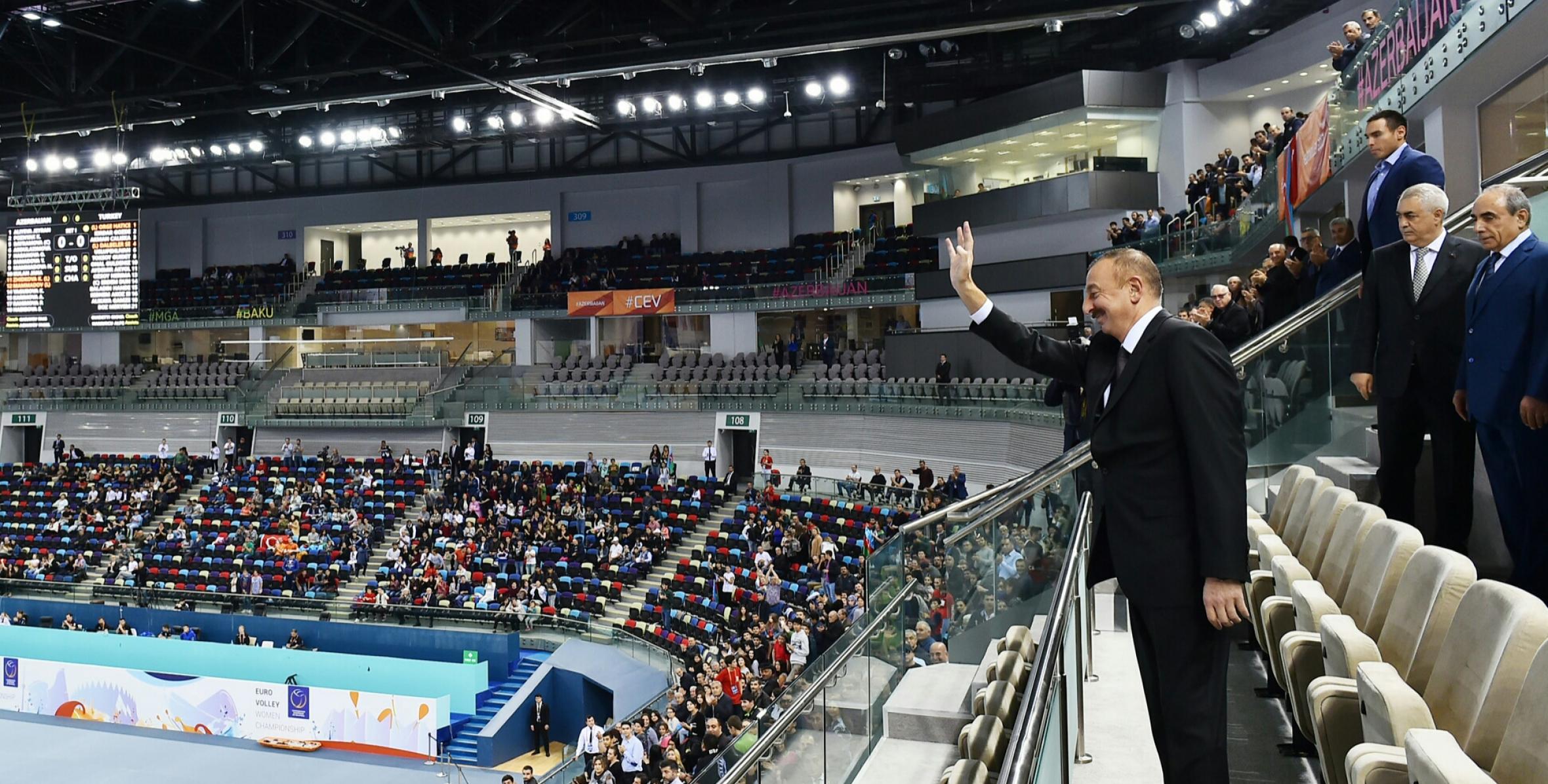 İlham Əliyev milli komandamızın çempionatdakı sonuncu oyununa baxıb