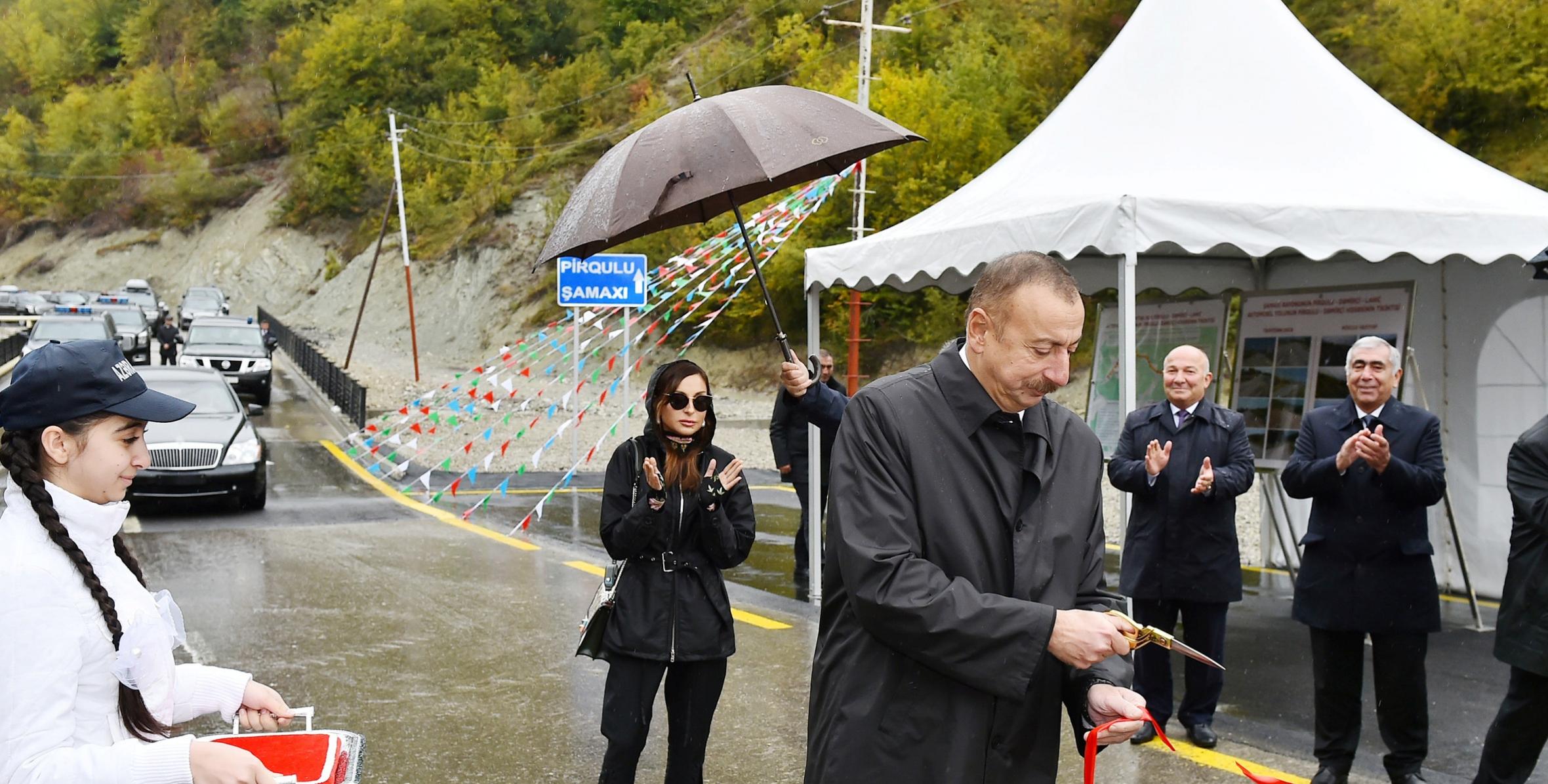 Ильхам Алиев принял участие в открытии автомобильной дороги Пиргулу-Демирчи в Шамахе