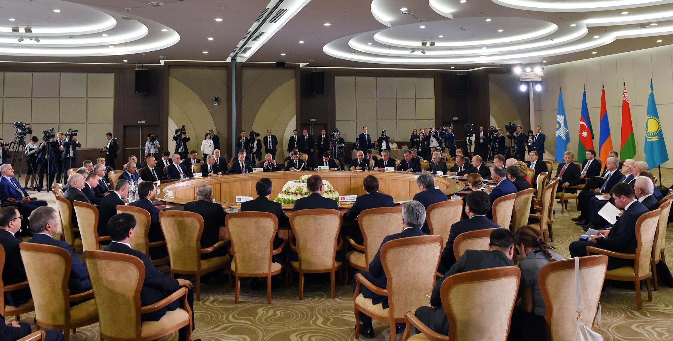 Ильхам Алиев принял участие в заседании Совета глав государств СНГ в расширенном составе