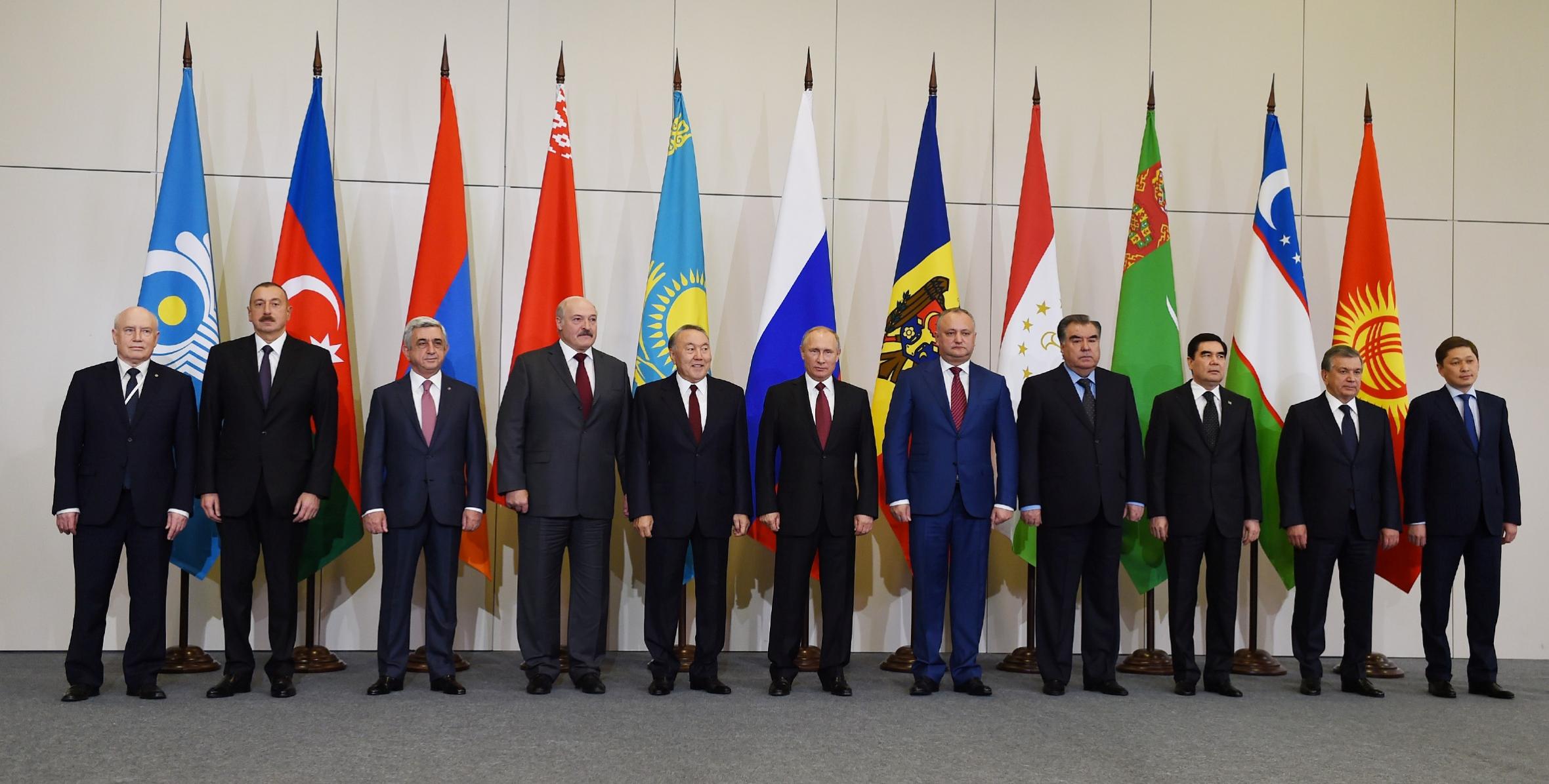 Ильхам Алиев принял участие в заседании Совета глав государств СНГ в узком составе