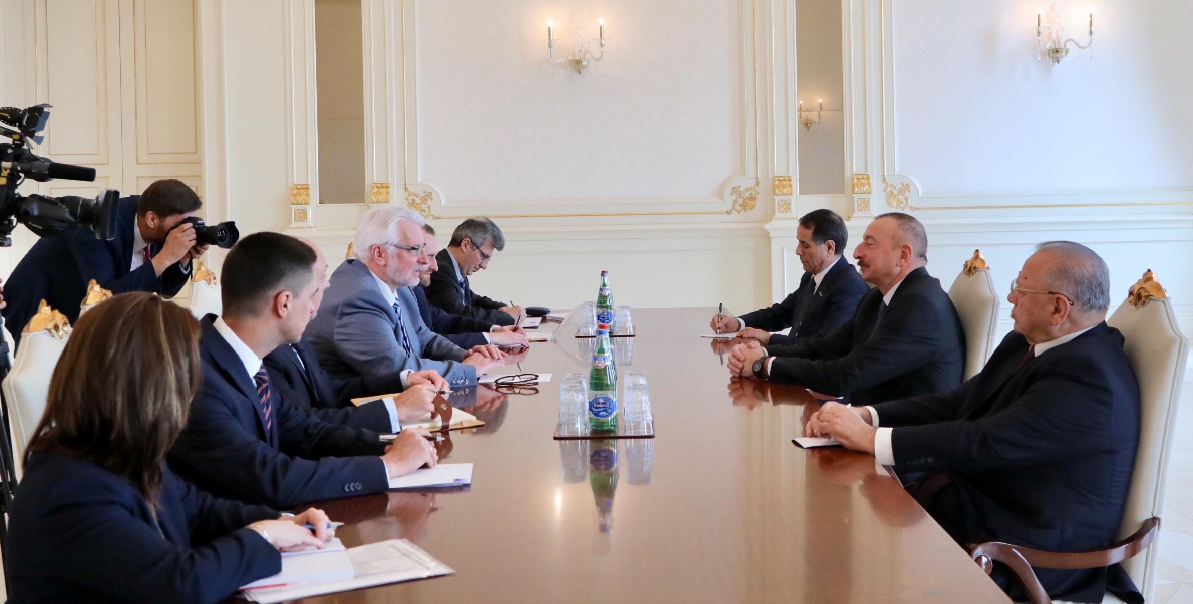 Ильхам Алиев принял министра иностранных дел Польши