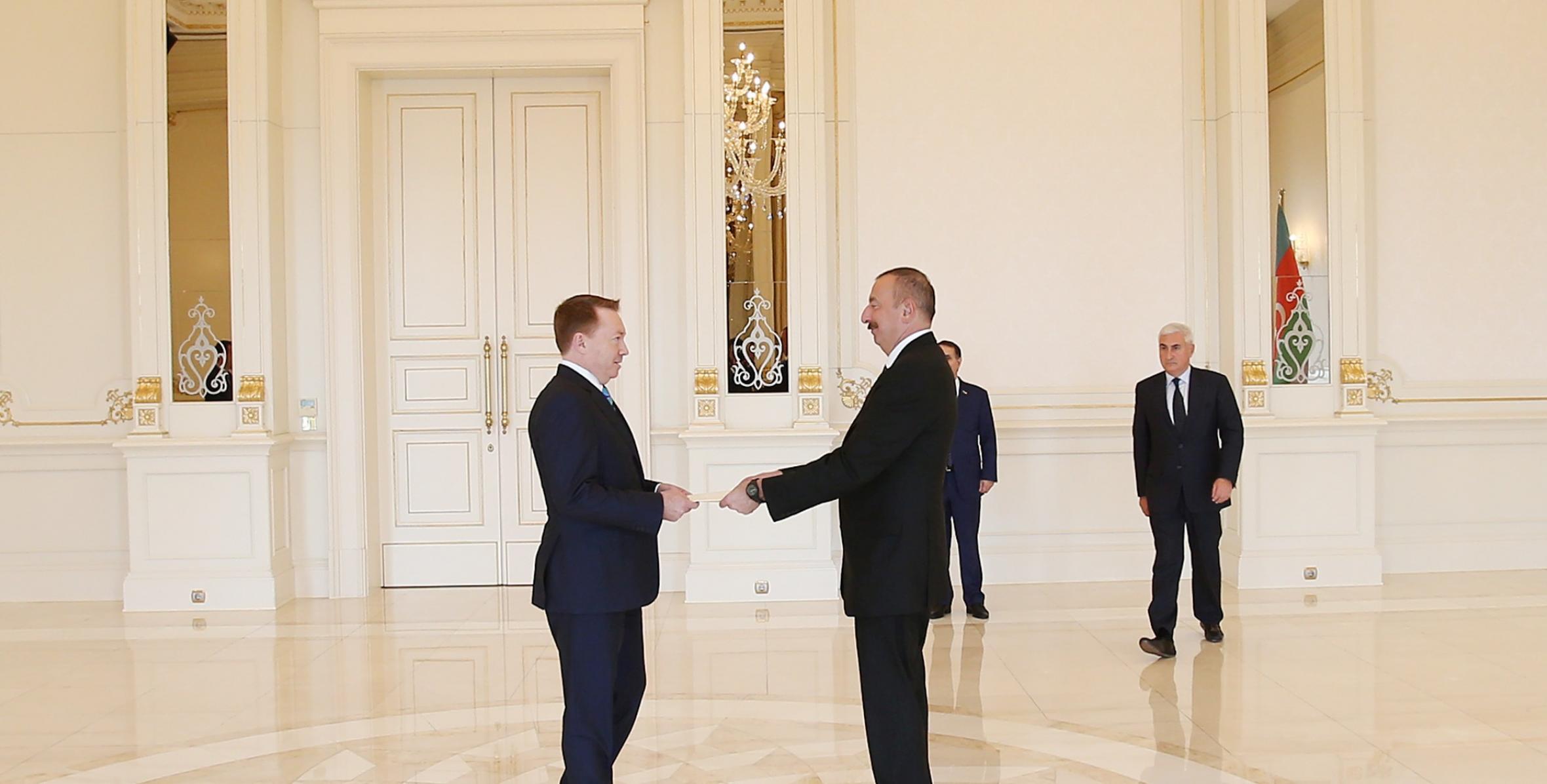 Ильхам Алиев принял верительные грамоты новоназначенного посла Австралии в Азербайджане