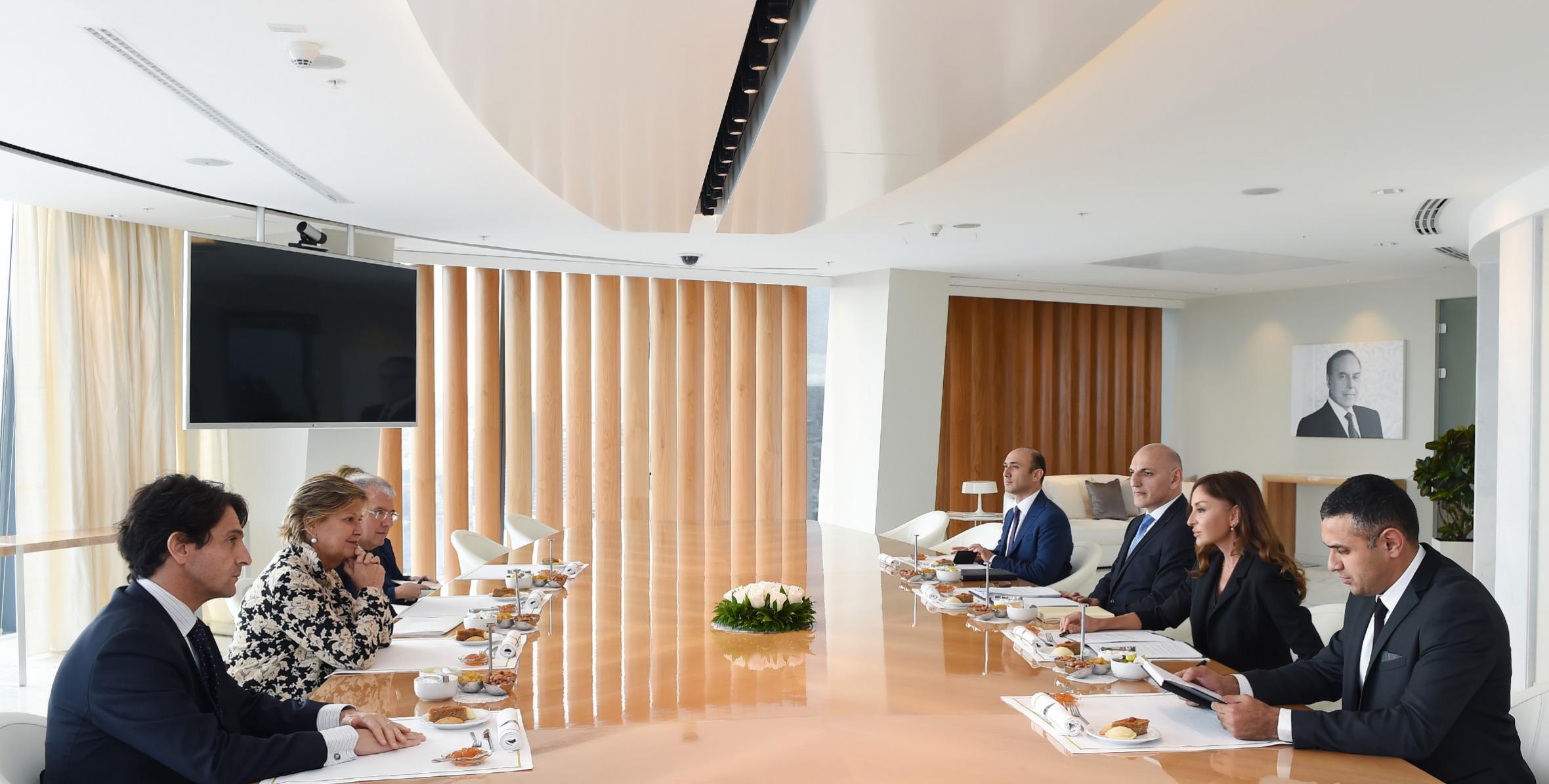 Первый вице-президент Мехрибан Алиева встретилась с делегаций во главе с заместителем председателя Сената Италии