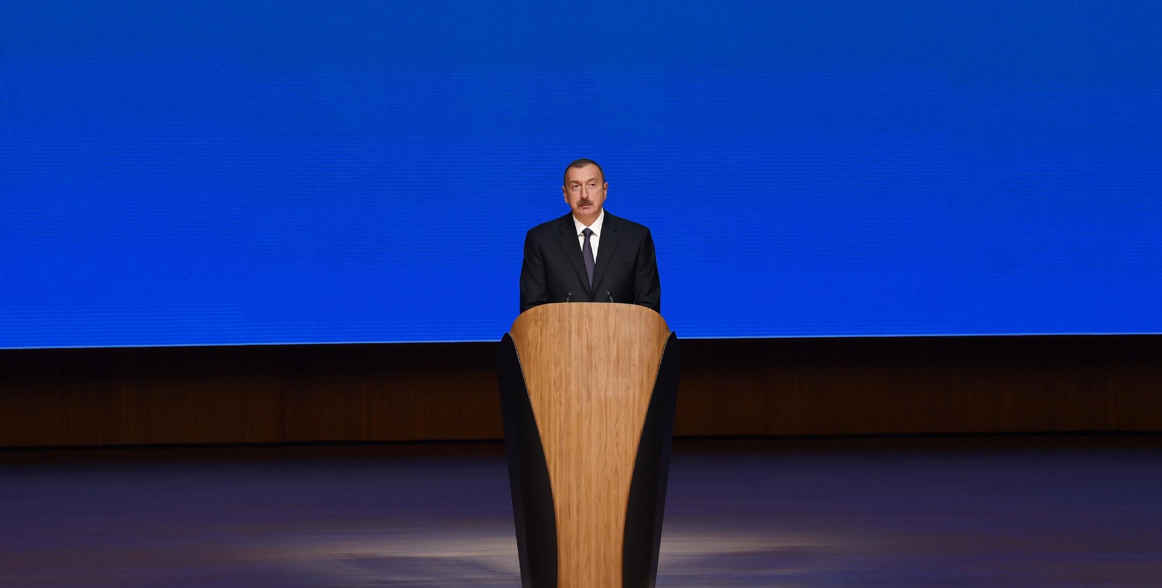 Ильхам Алиев принял участие в церемонии по случаю добычи в Азербайджане двух миллиардов тонн нефти
