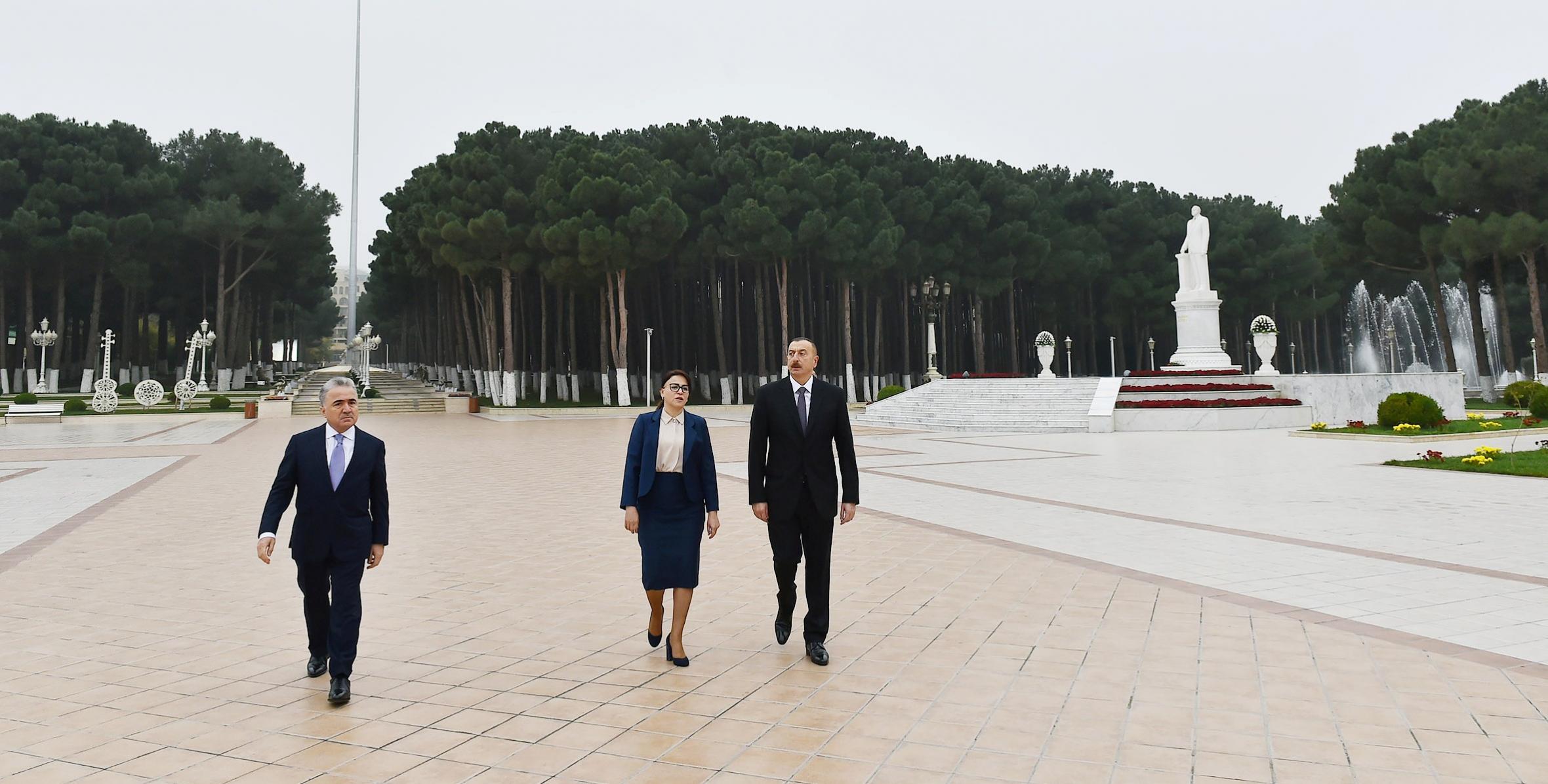 Ильхам Алиев посетил памятник общенациональному лидеру Гейдару Алиеву в городе Хырдалан