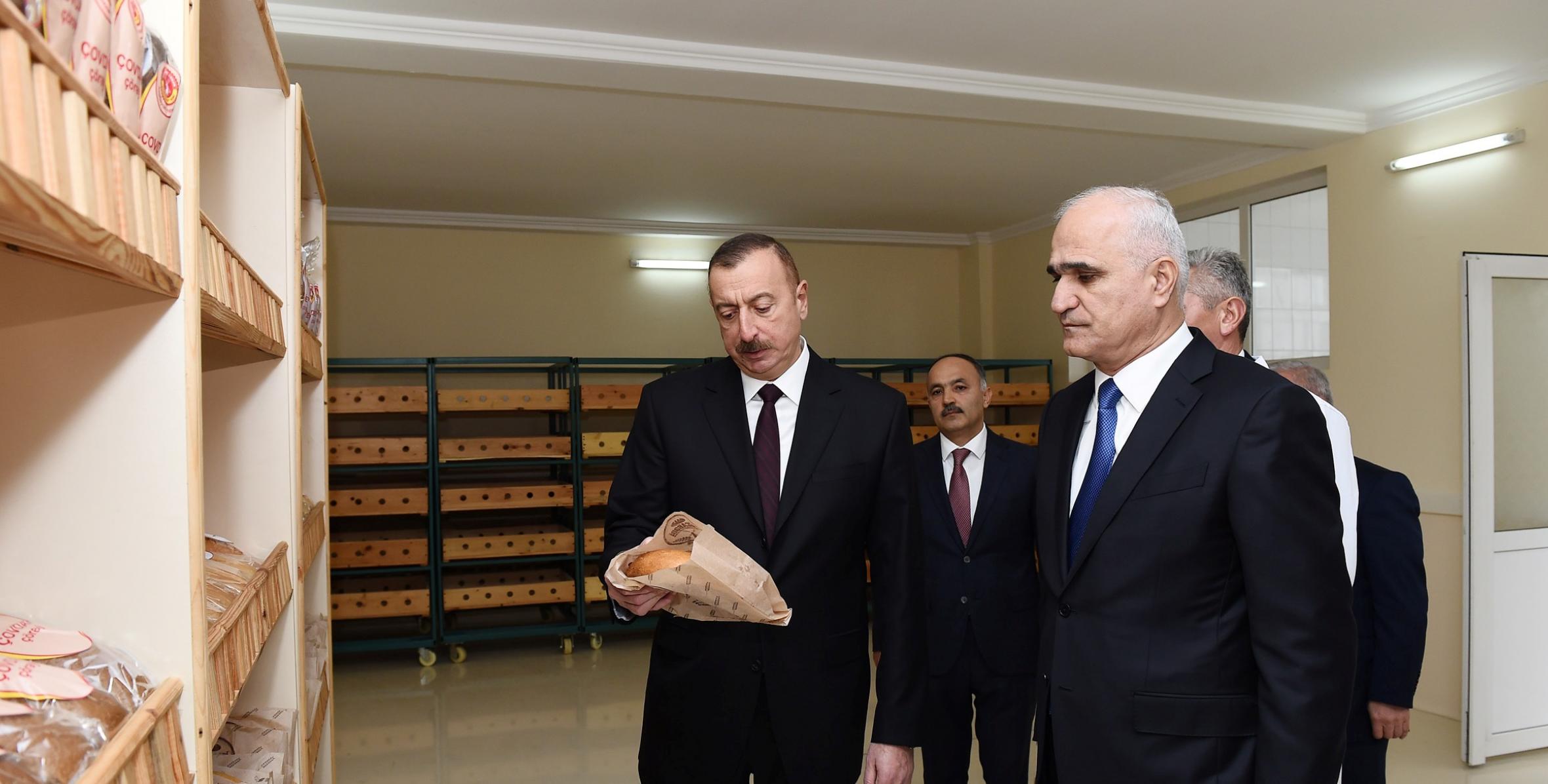 Ильхам Алиев принял участие в открытии нового завода по производству хлеба и мучных изделий
