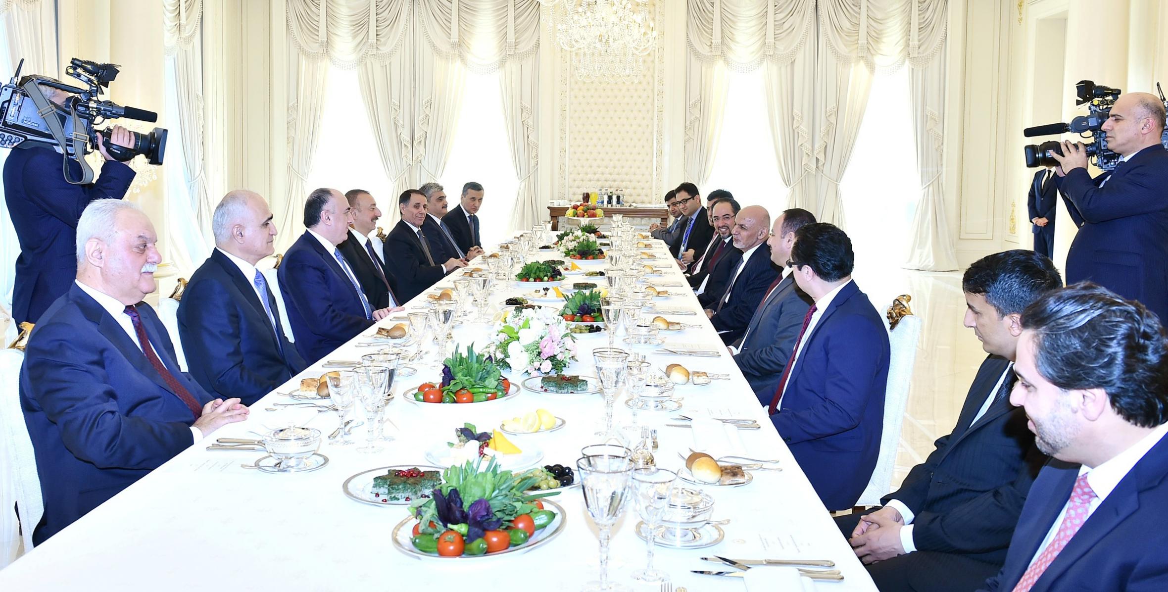 Состоялся совместный рабочий обед Ильхама Алиева c Президентом Мохаммадом Ашрафом Гани