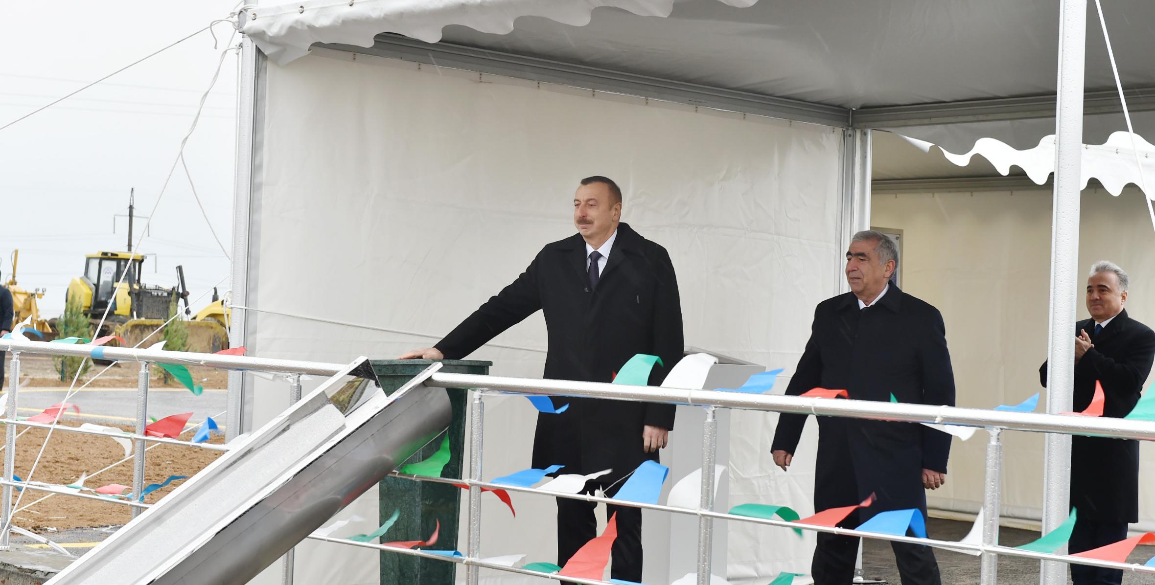 Ильхам Алиев принял участие в церемонии закладки фундамента новой дороги, которая будет построена на 45-202 километровой части автомагистрали Баку - государственная граница с Российской Федерацией