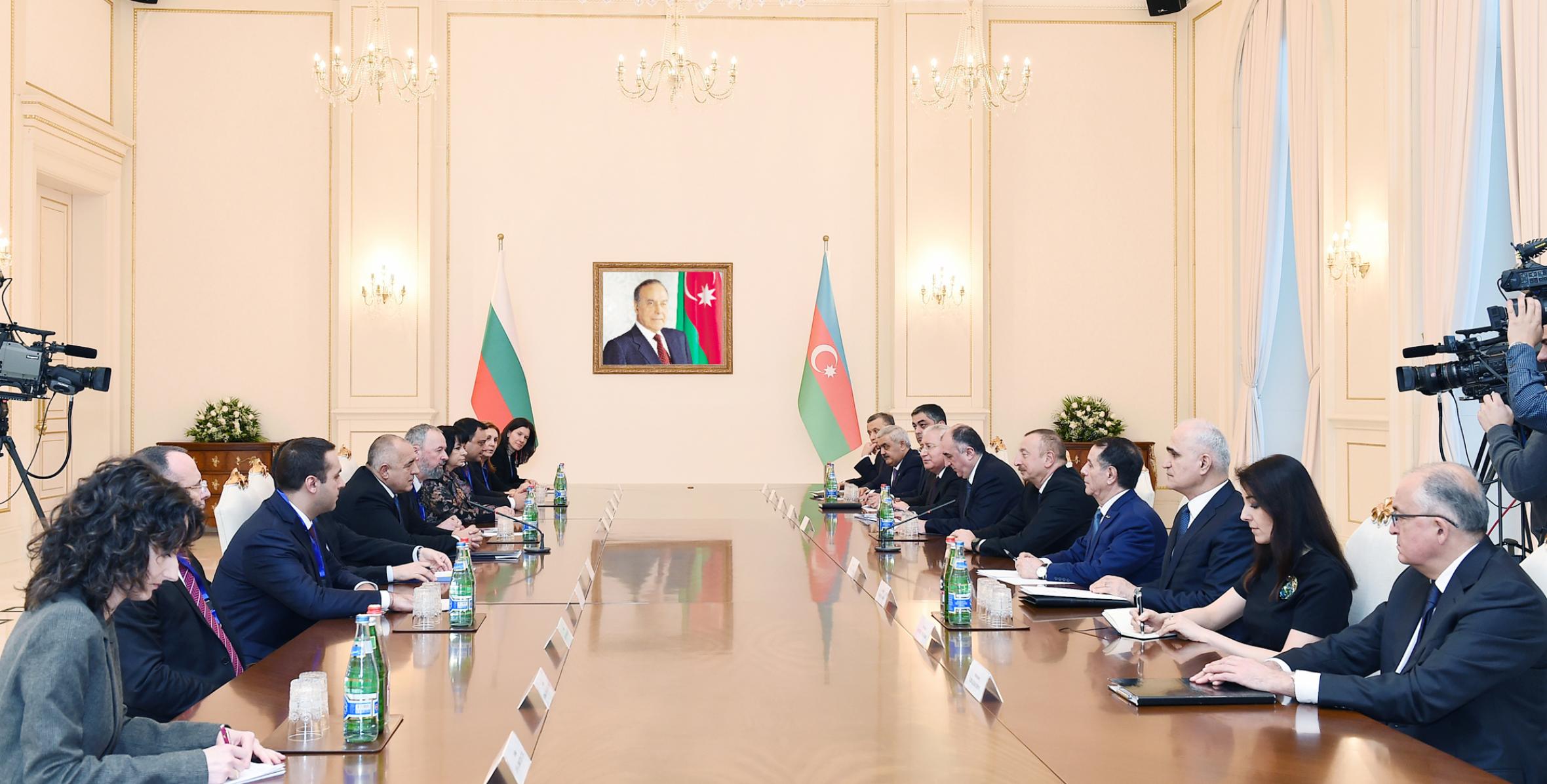 Состоялась встреча Ильхама Алиева и премьер-министра Республики Болгария Бойко Борисова в расширенном составе с участием делегаций.