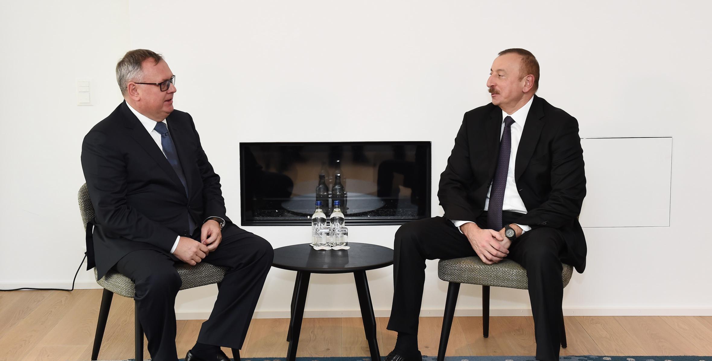 Ильхам Алиев встретился в Давосе с президентом, председателем правления Банка ВТБ