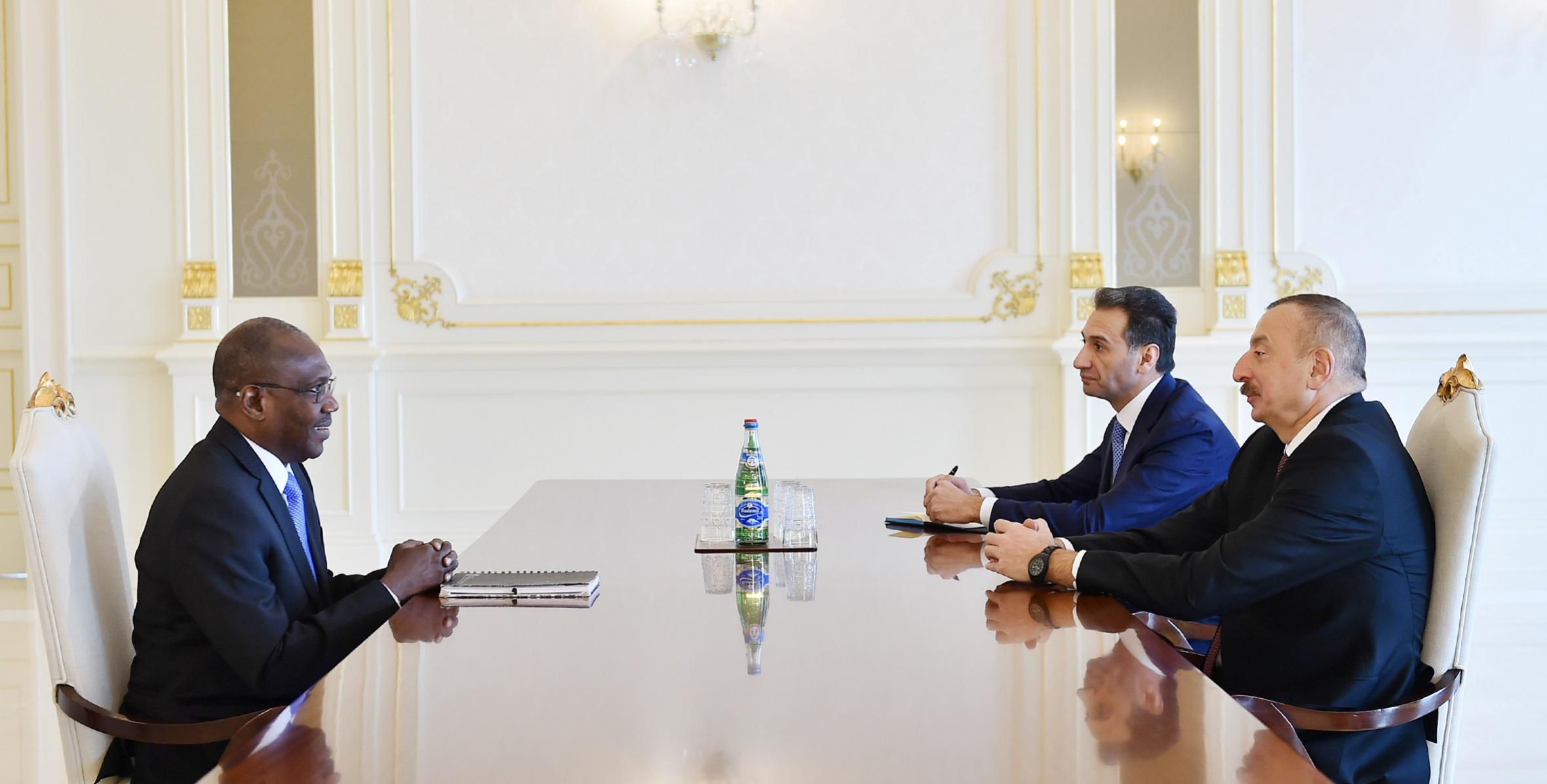 Ильхам Алиев принял исполнительного директора Инициативы Smart Africa