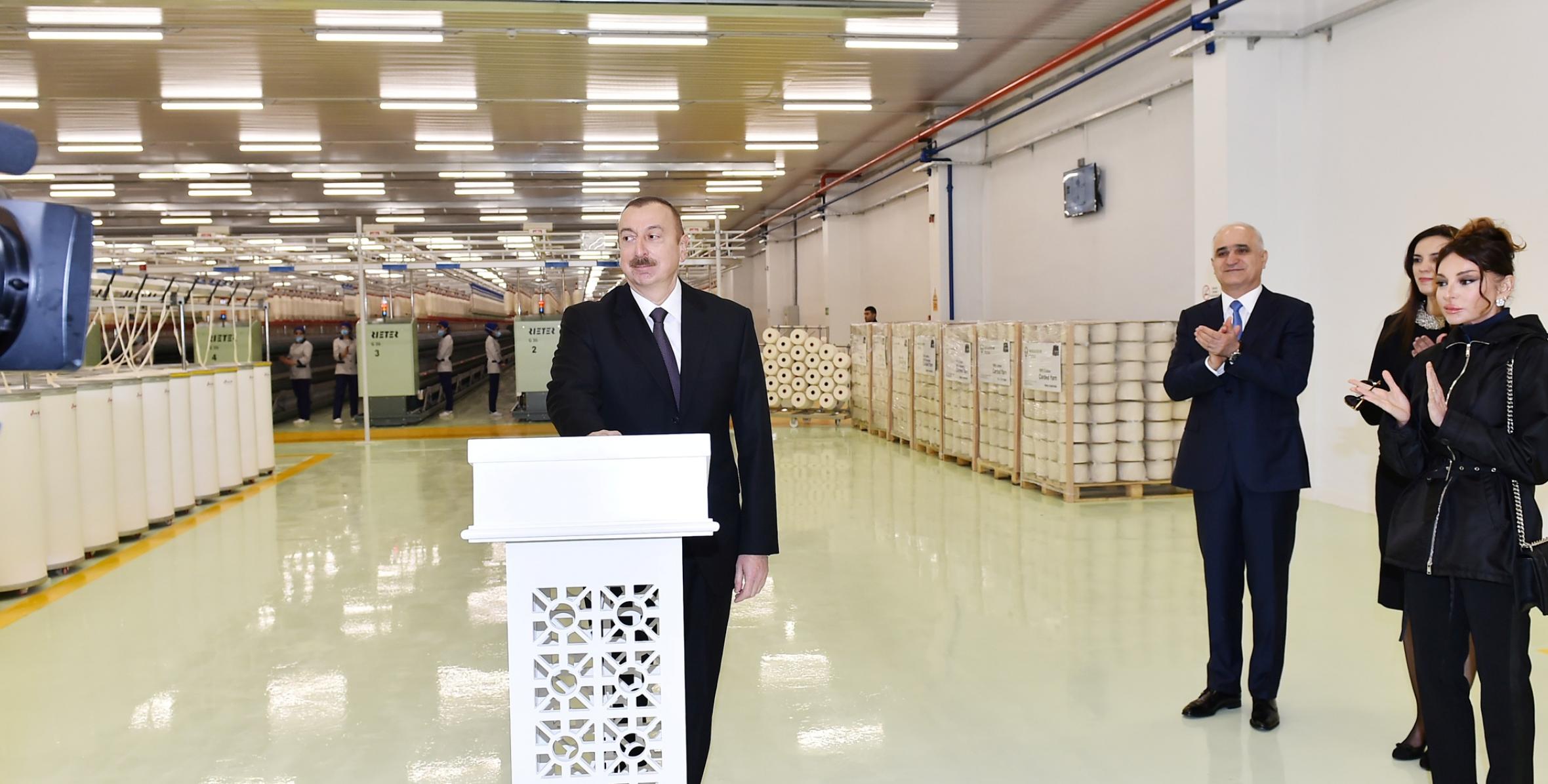 Ильхам Алиев принял участие в открытии двух предприятий по производству пряжи ООО «Мингячевир Текстиль»