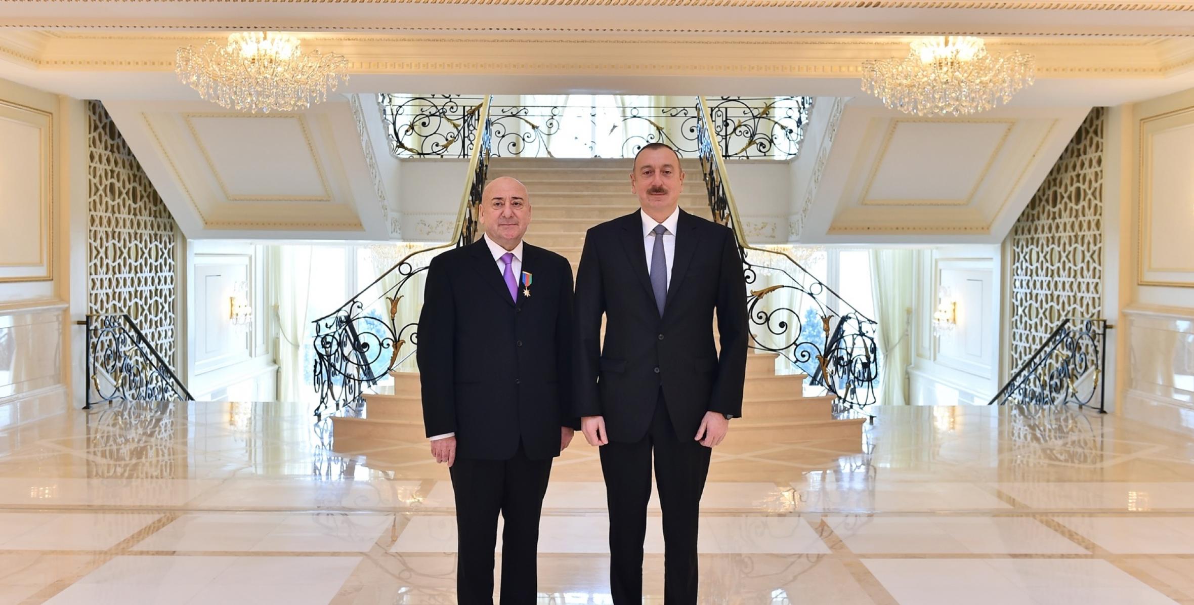 Ilham Aliyev presented “Dostlug” Order to director of Moscow Academic Theatre of Satire