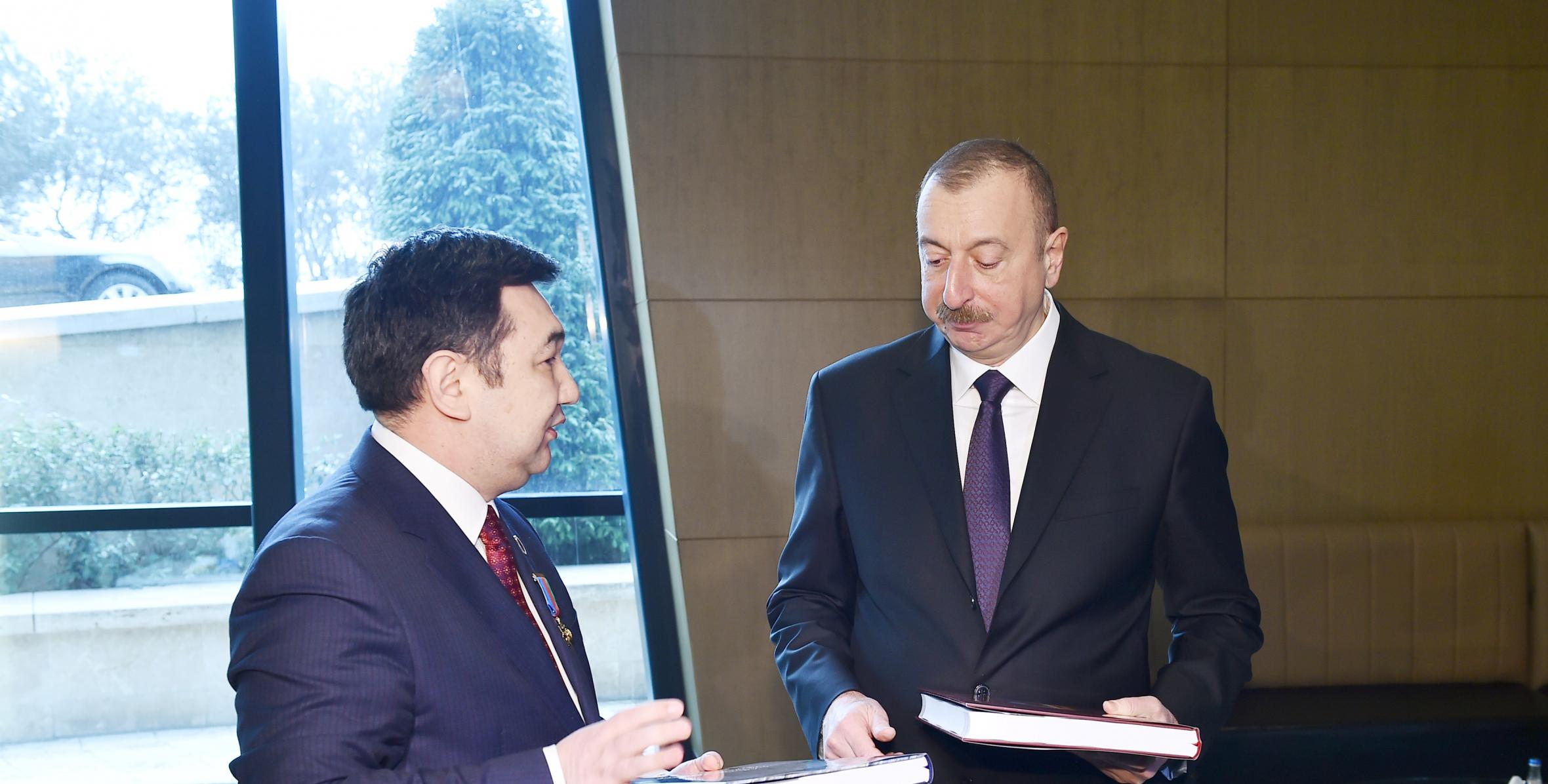 Ilham Aliyev presented “Dostlug” Order to president of International Turkic Academy Darkhan Kydyrali