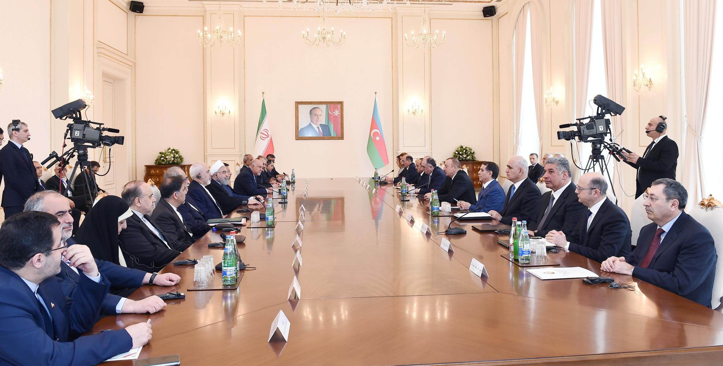 Состоялась встреча Ильхама Алиева и Президента Исламской Республики Иран Хасана Роухани в расширенном составе с участием делегаций