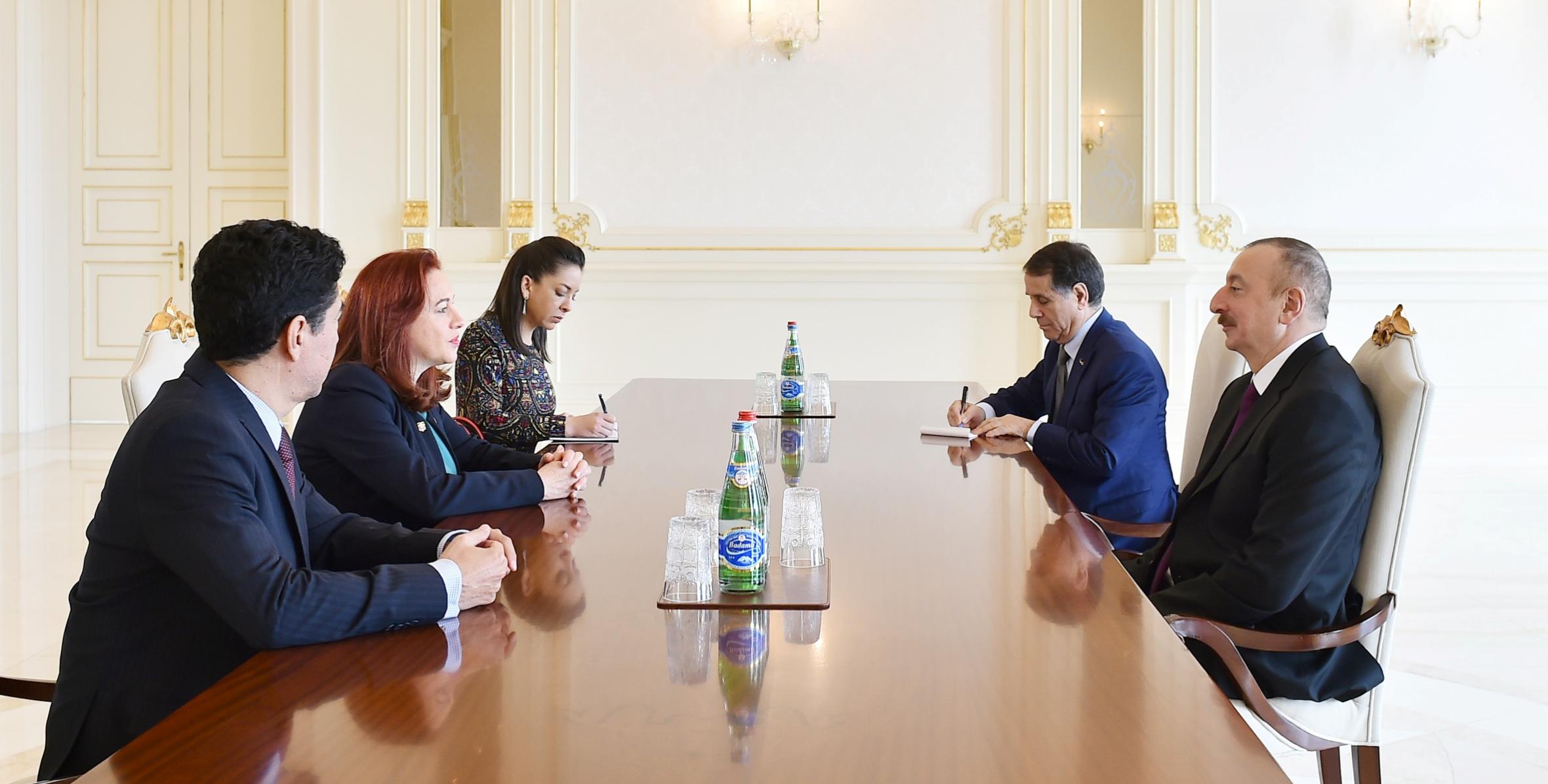 Ильхам Алиев принял министра иностранных дел Эквадора
