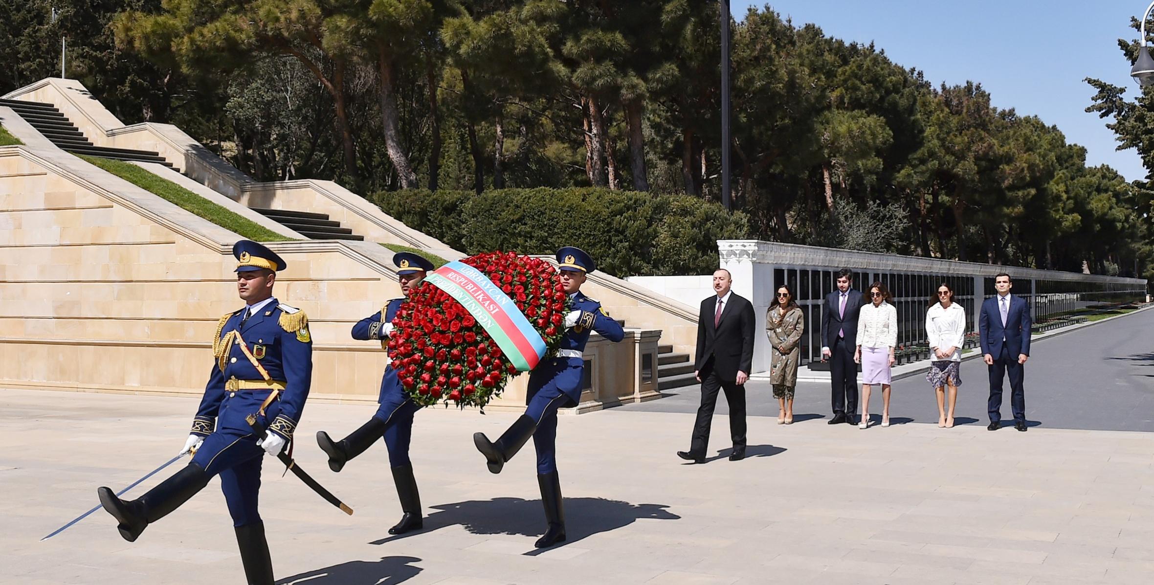 Ilham Aliyev paid tribute to Azerbaijani martyrs