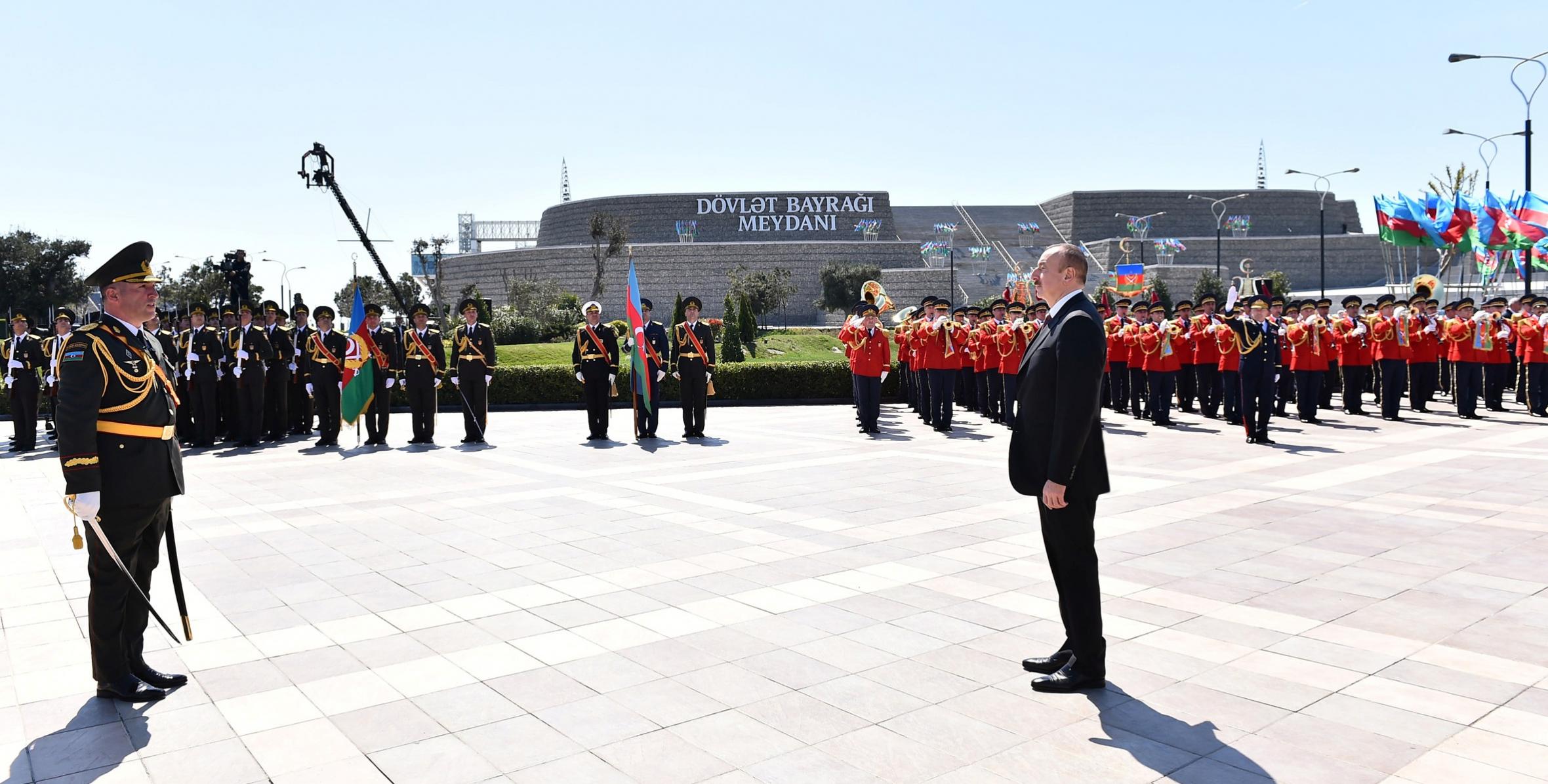 İlham Əliyev Dövlət Bayrağı Meydanında olub